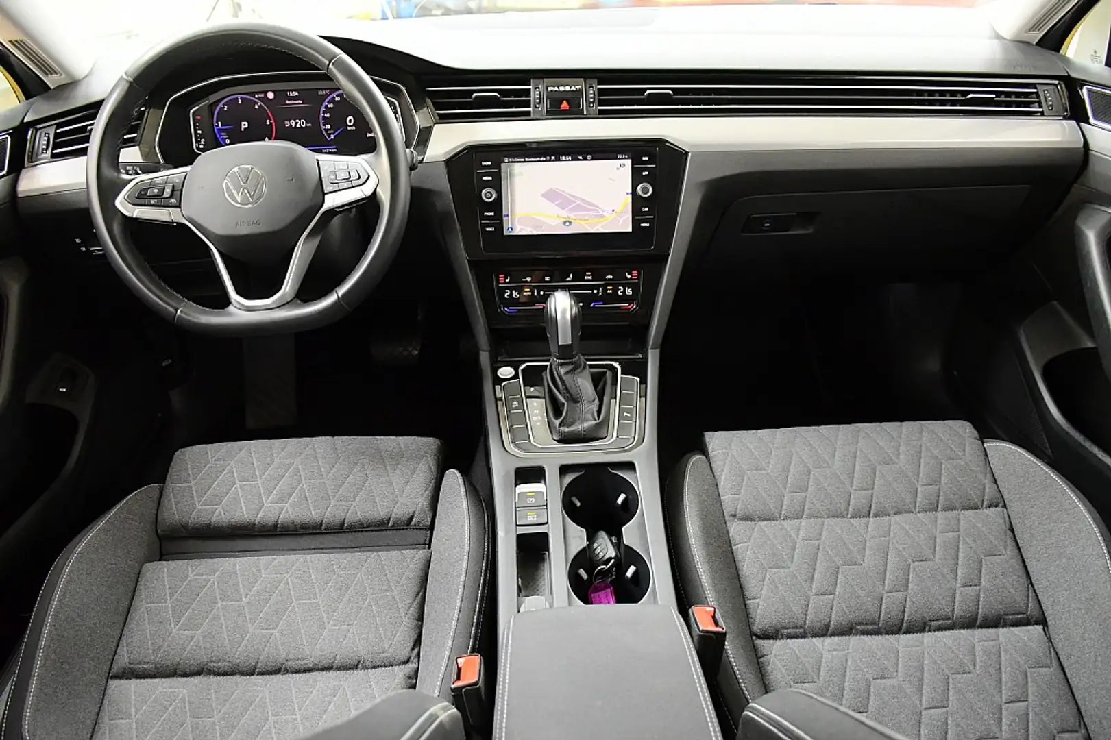 Volkswagen Passat Variant Business 2,0 SCR TDI DSG Grau - 2