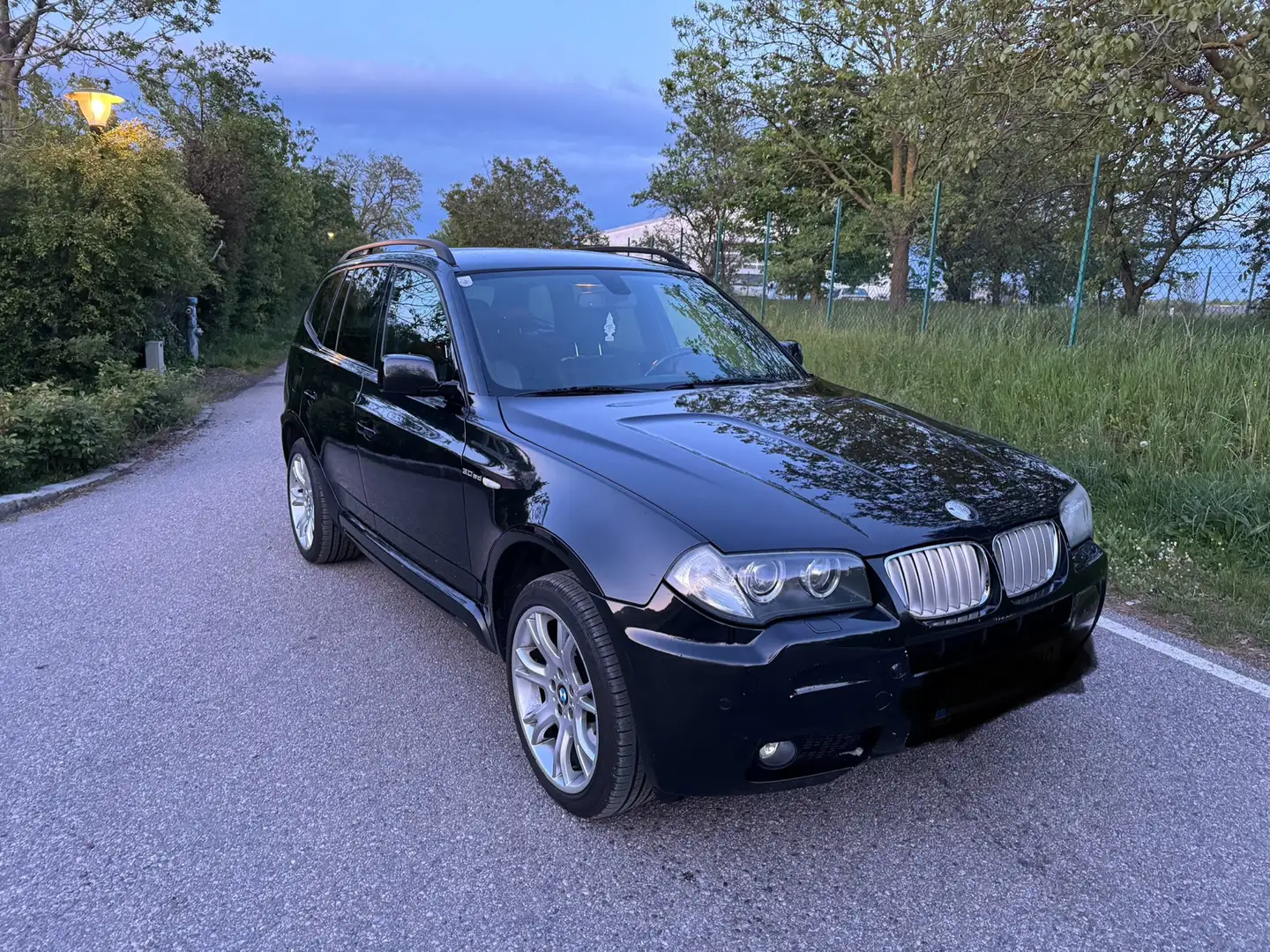 BMW X3 3,0sd Aut. Schwarz - 1