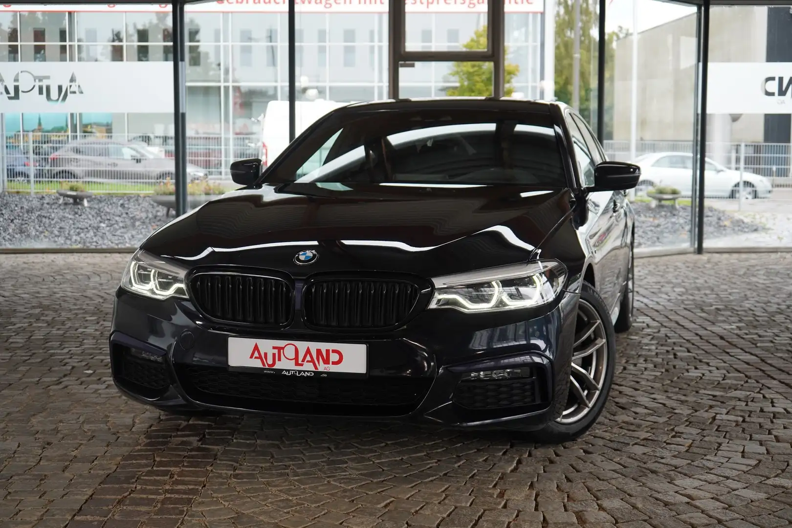 BMW 520 520i M Sport LED Head-Up Keyless Soundsystem ACC Schwarz - 2