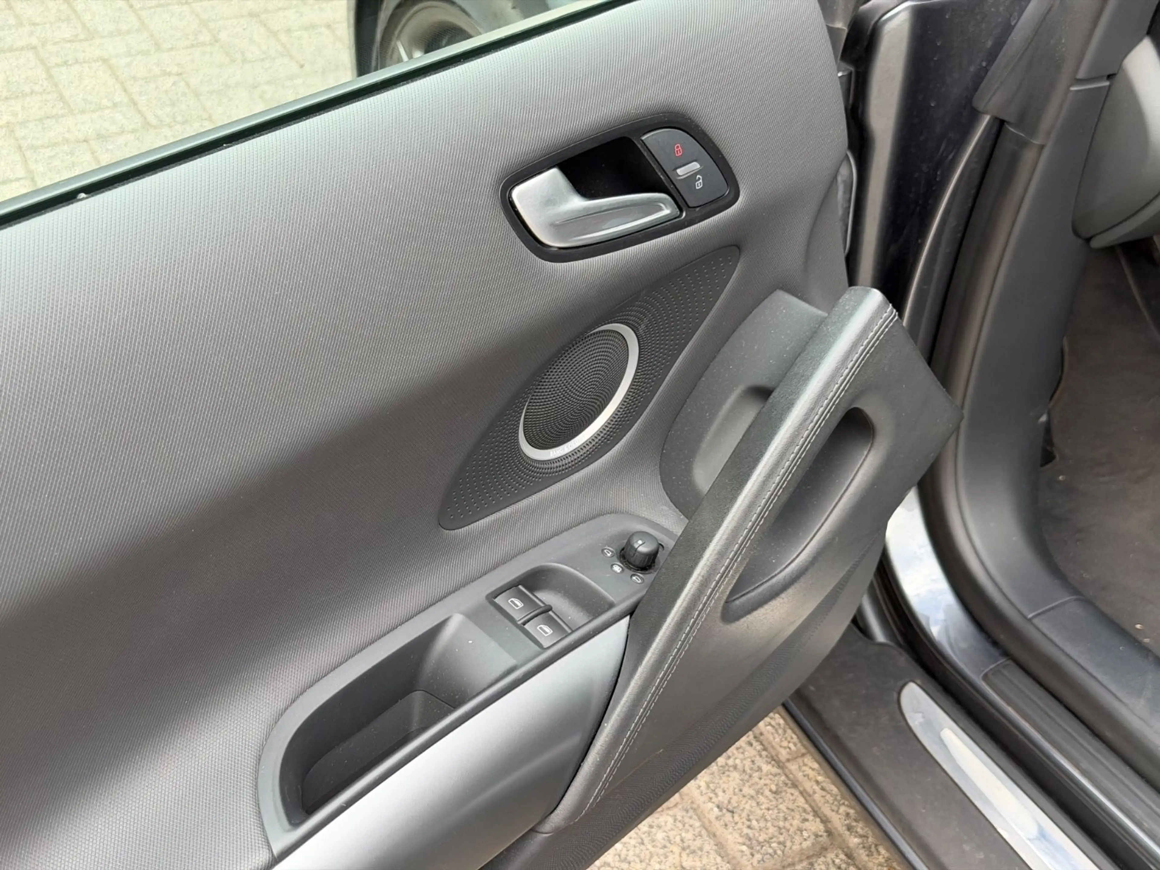 Audi R8 Coupe 4.2 FSI quattro — photo 12