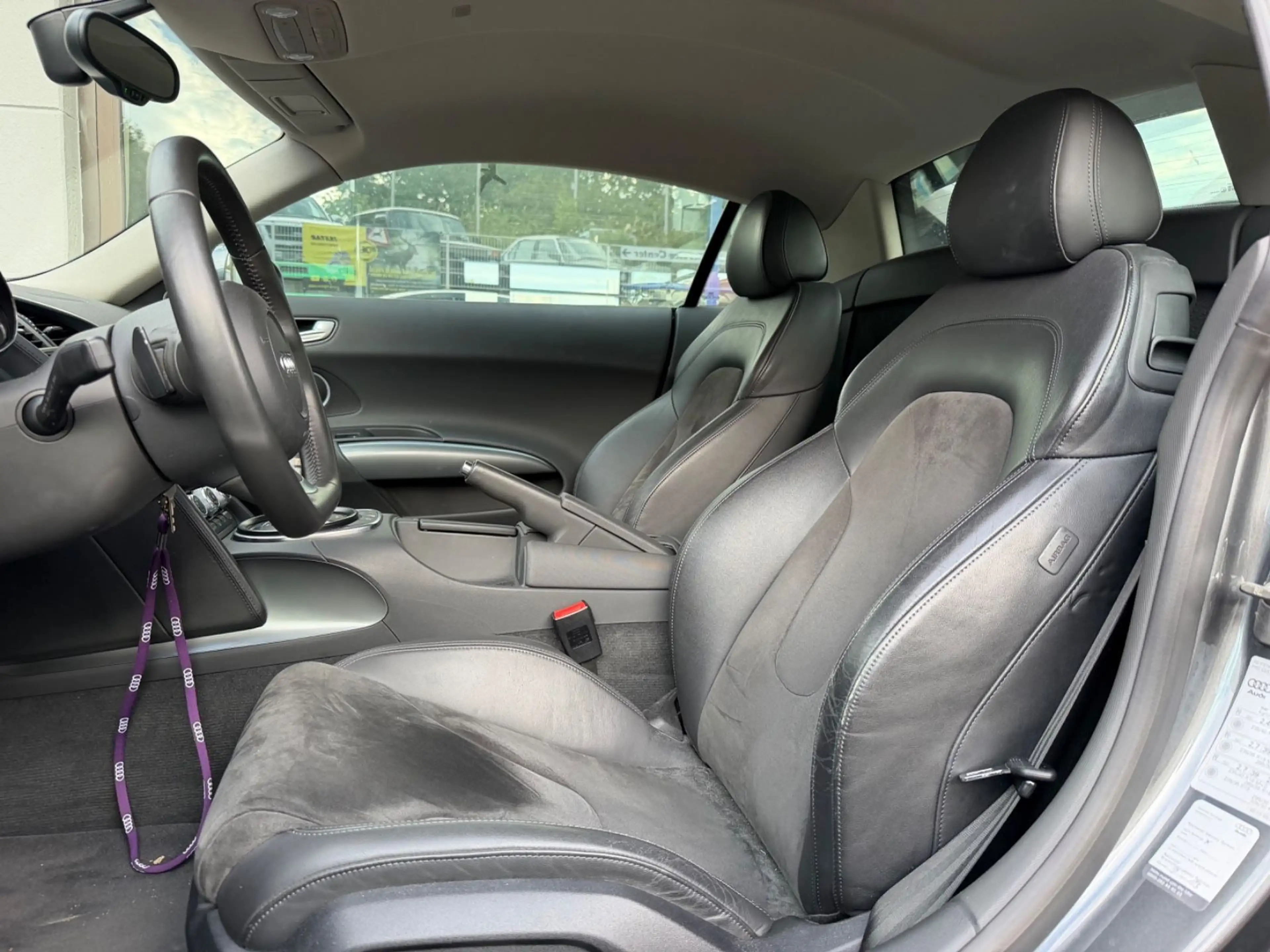 Audi R8 Coupe 4.2 FSI quattro — photo 11