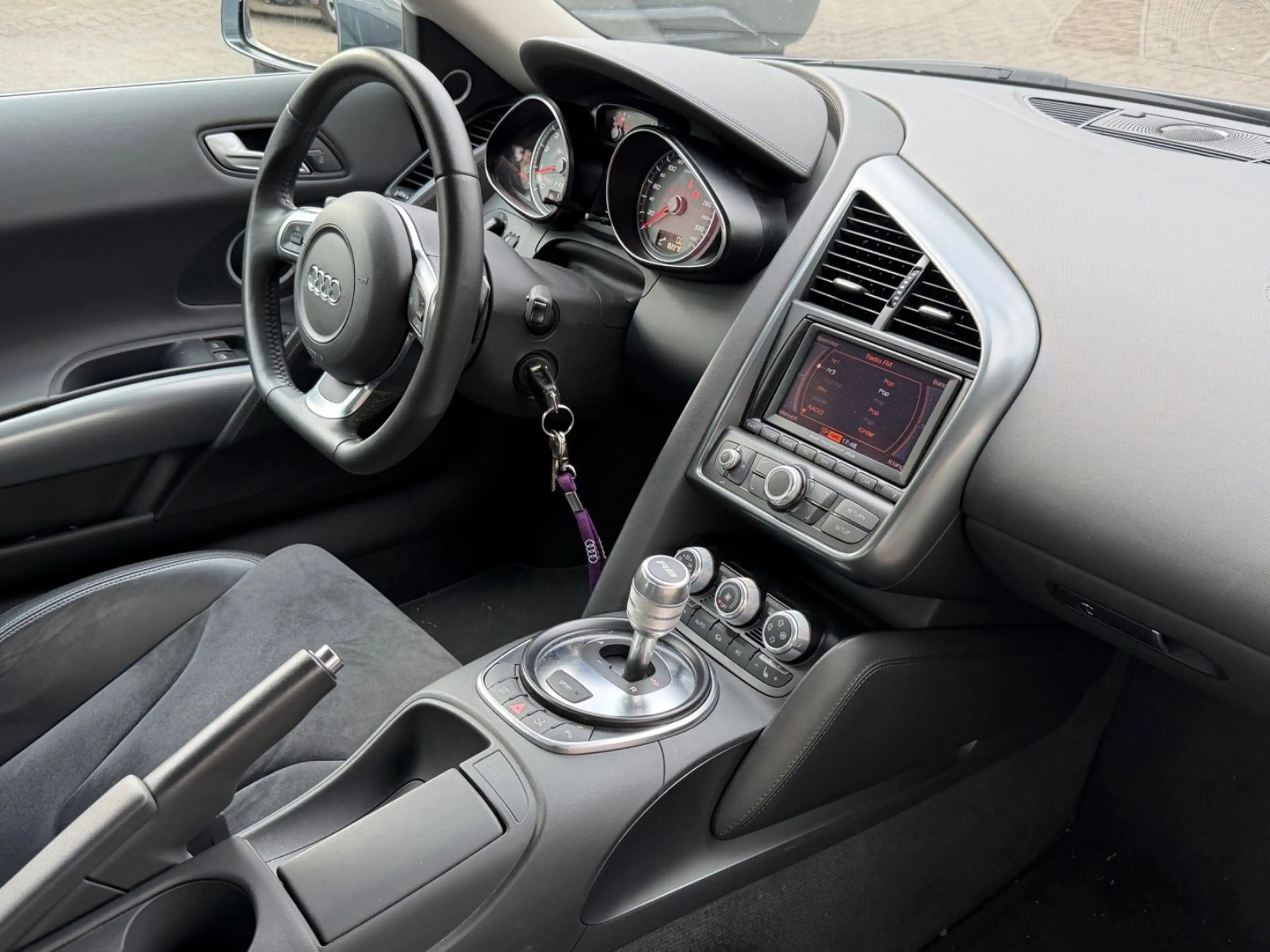 Audi R8 Coupe 4.2 FSI quattro — photo 6