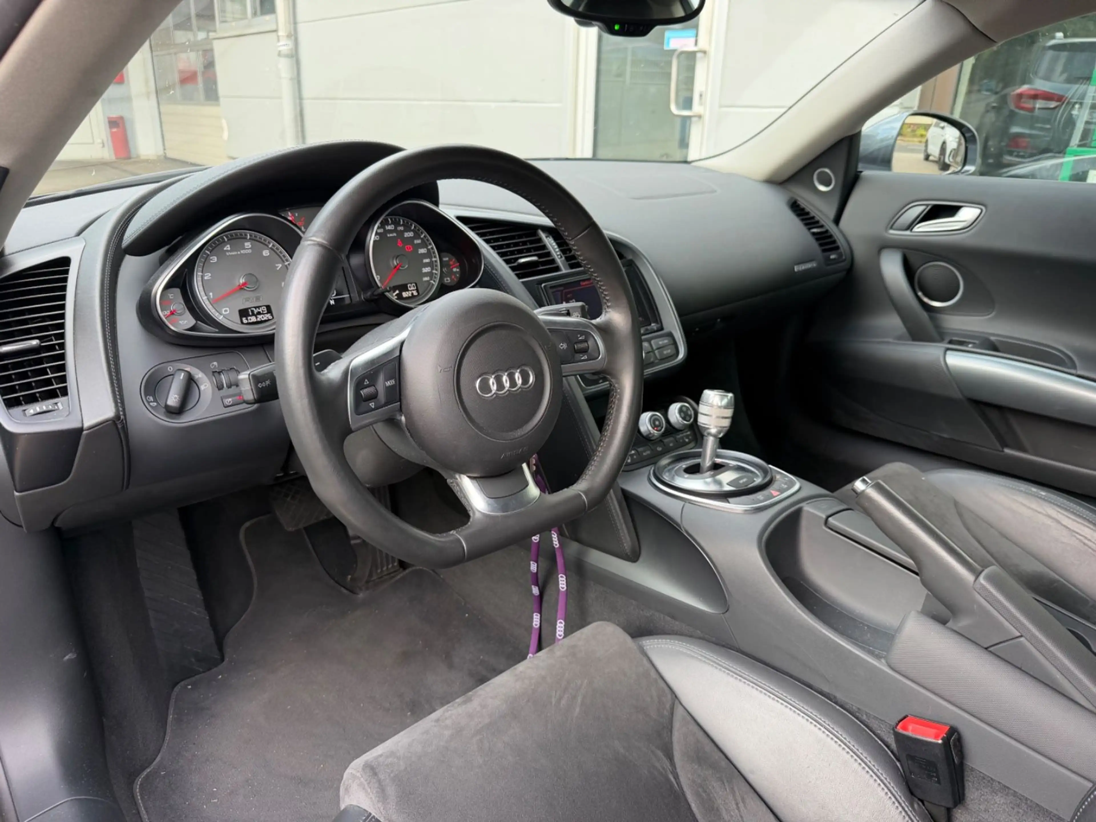 Audi R8 Coupe 4.2 FSI quattro — photo 10