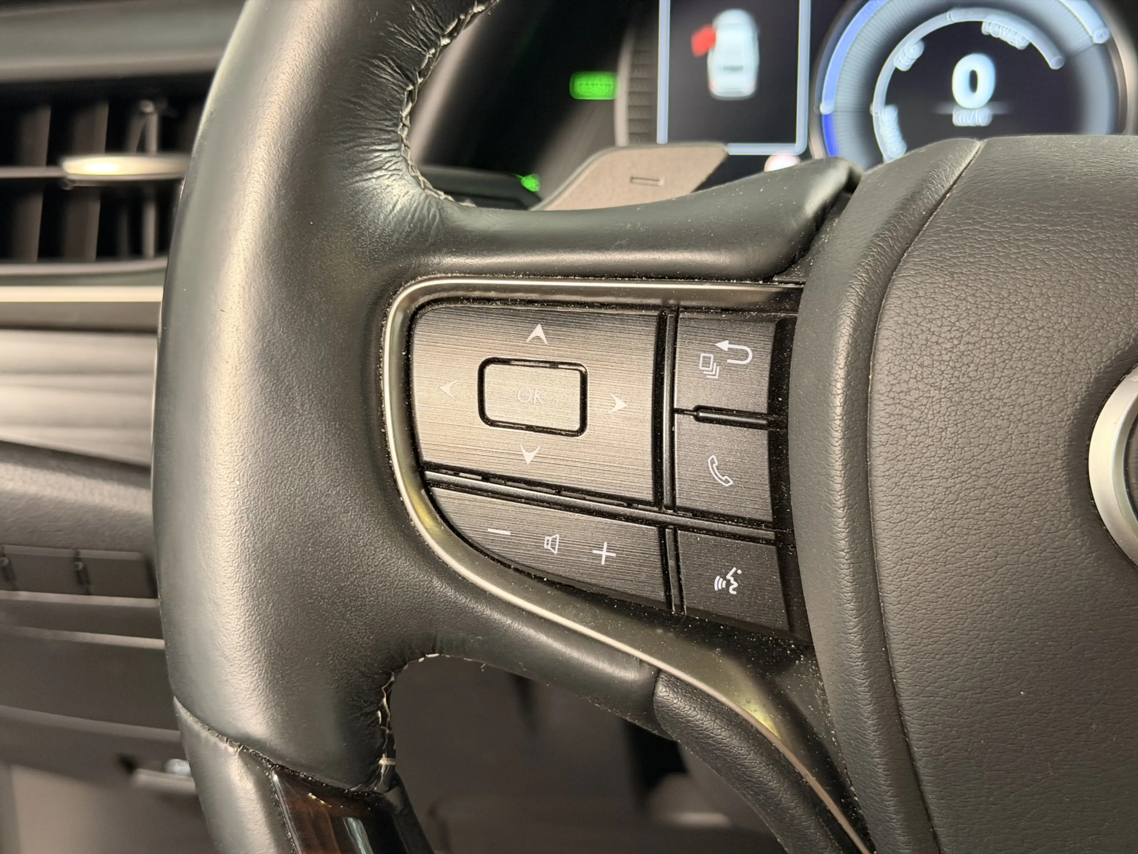 Lexus ES 300 300h President Line — photo 14