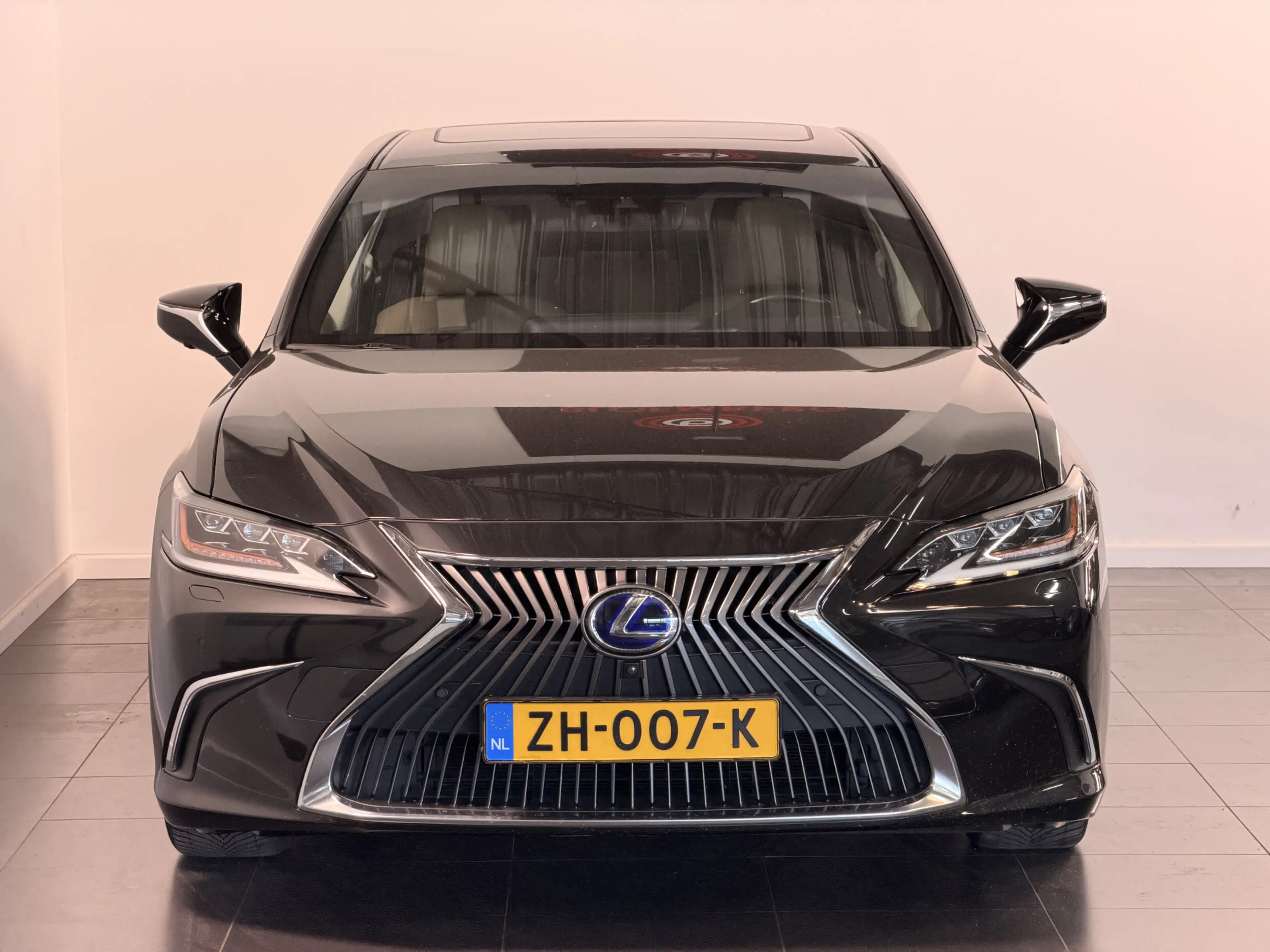 Lexus ES 300 300h President Line — photo 2