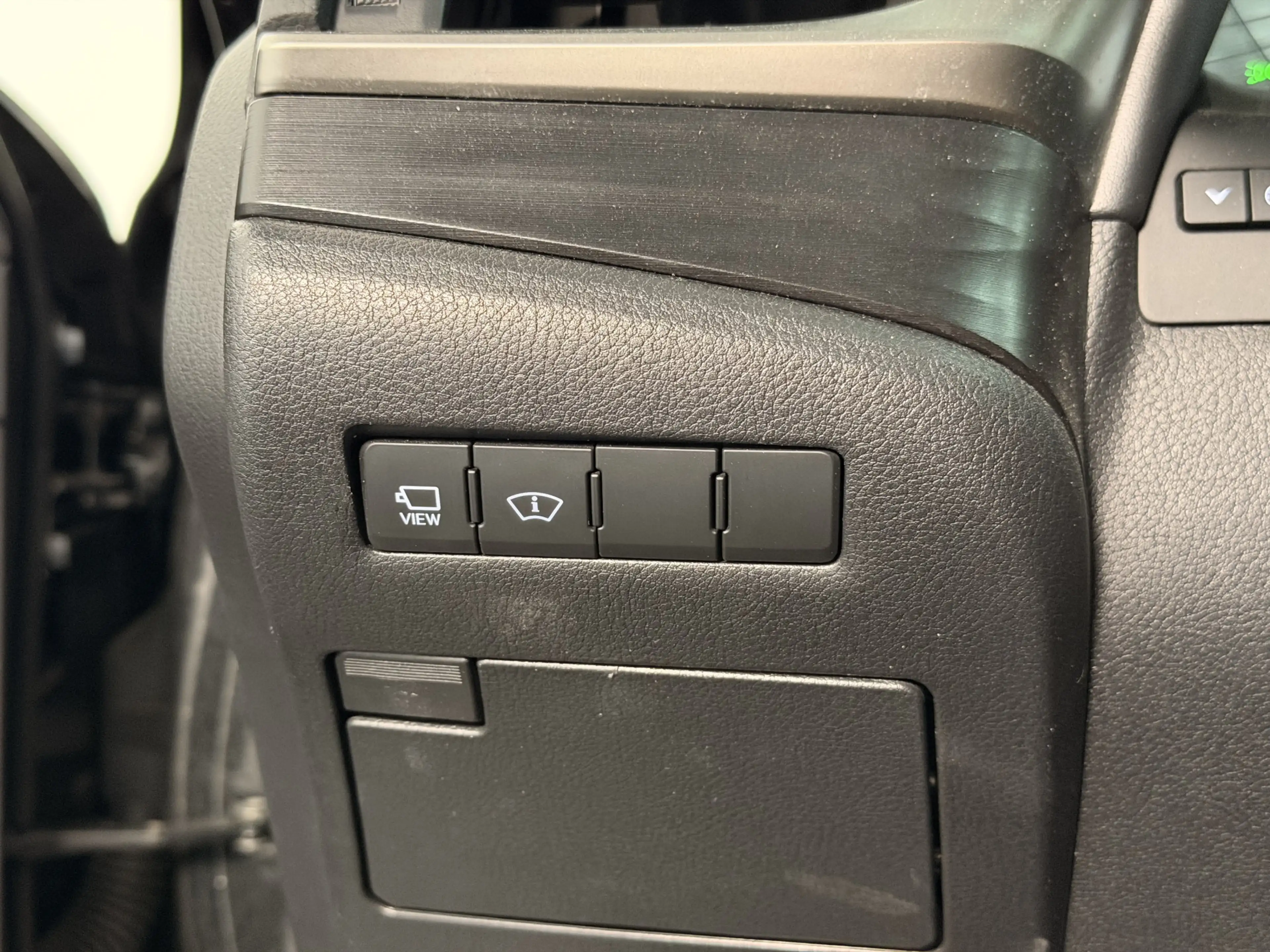 Lexus ES 300 300h President Line — photo 11