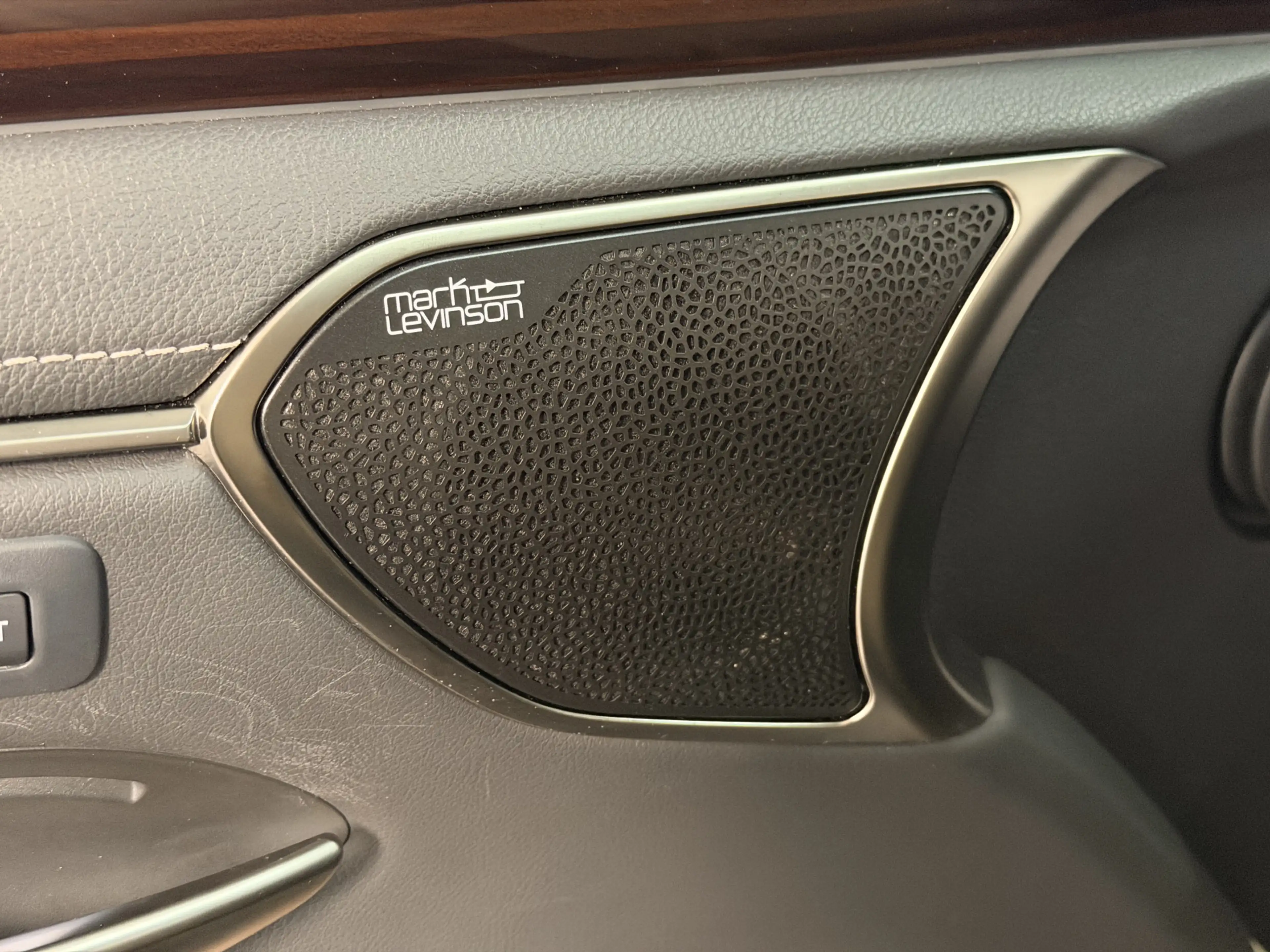 Lexus ES 300 300h President Line — photo 10