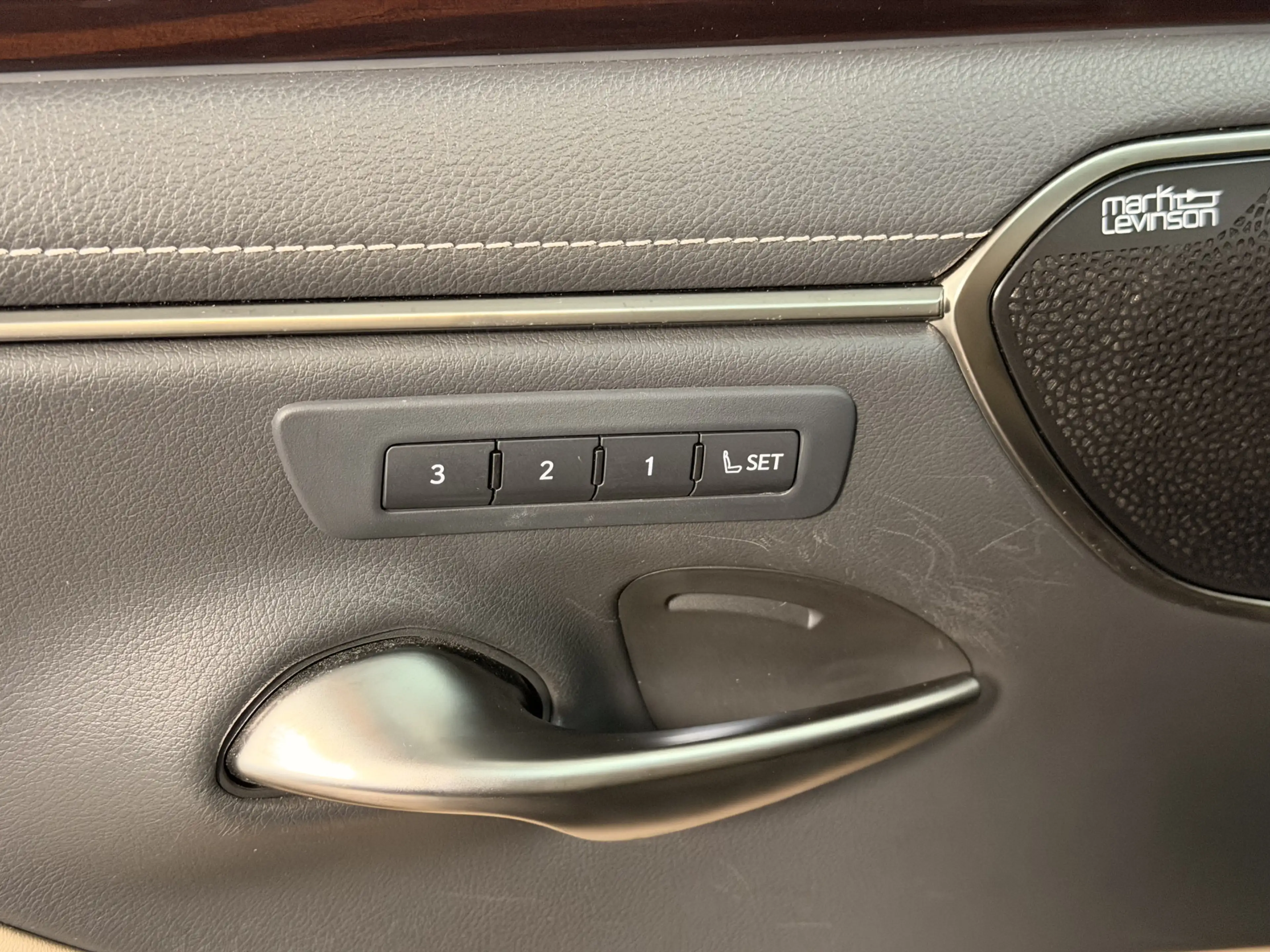 Lexus ES 300 300h President Line — photo 9