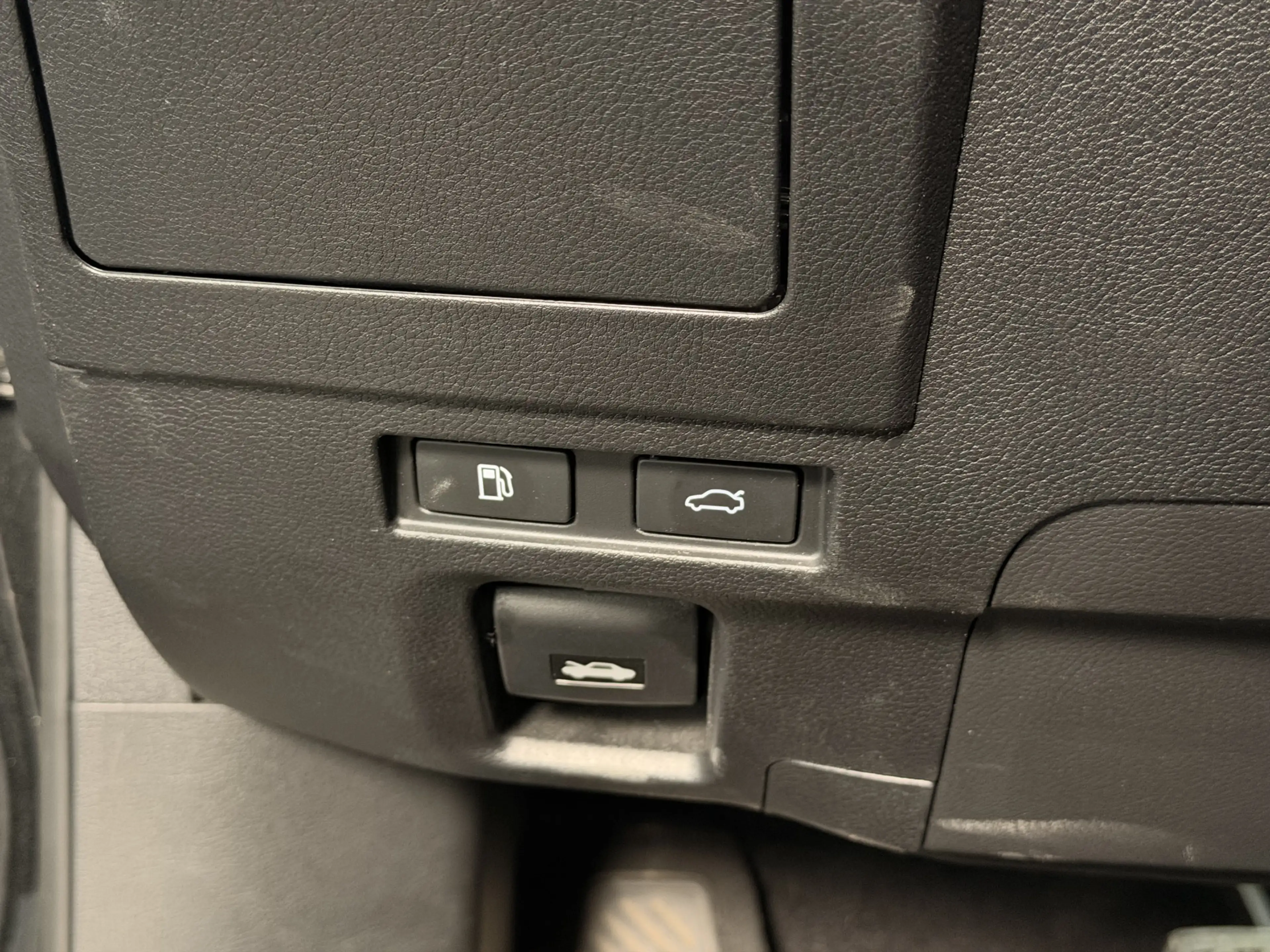 Lexus ES 300 300h President Line — photo 12