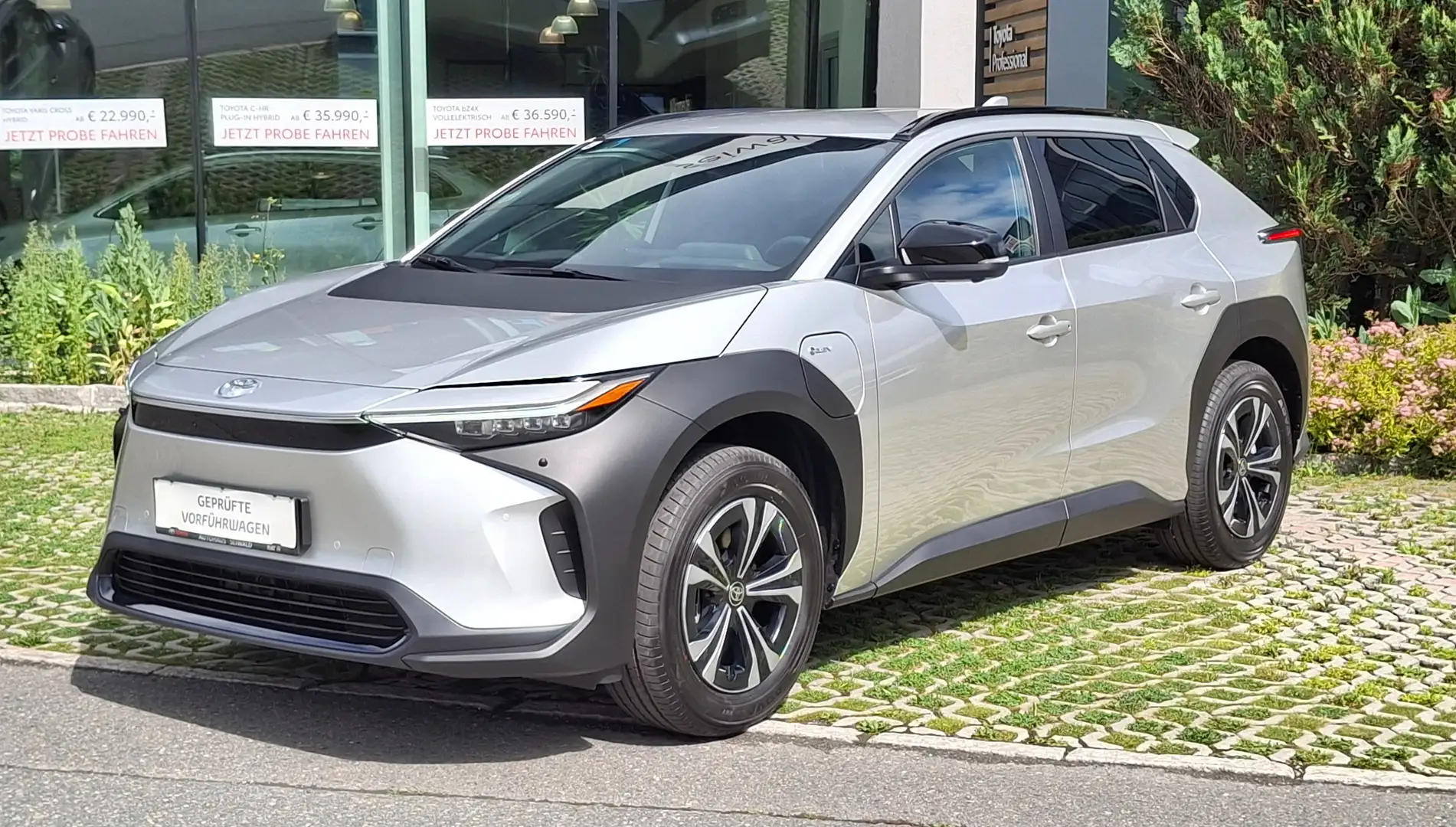 Toyota bZ4X Allrad Elektro 71,4kWh Aut. Comfort Zilver - 1