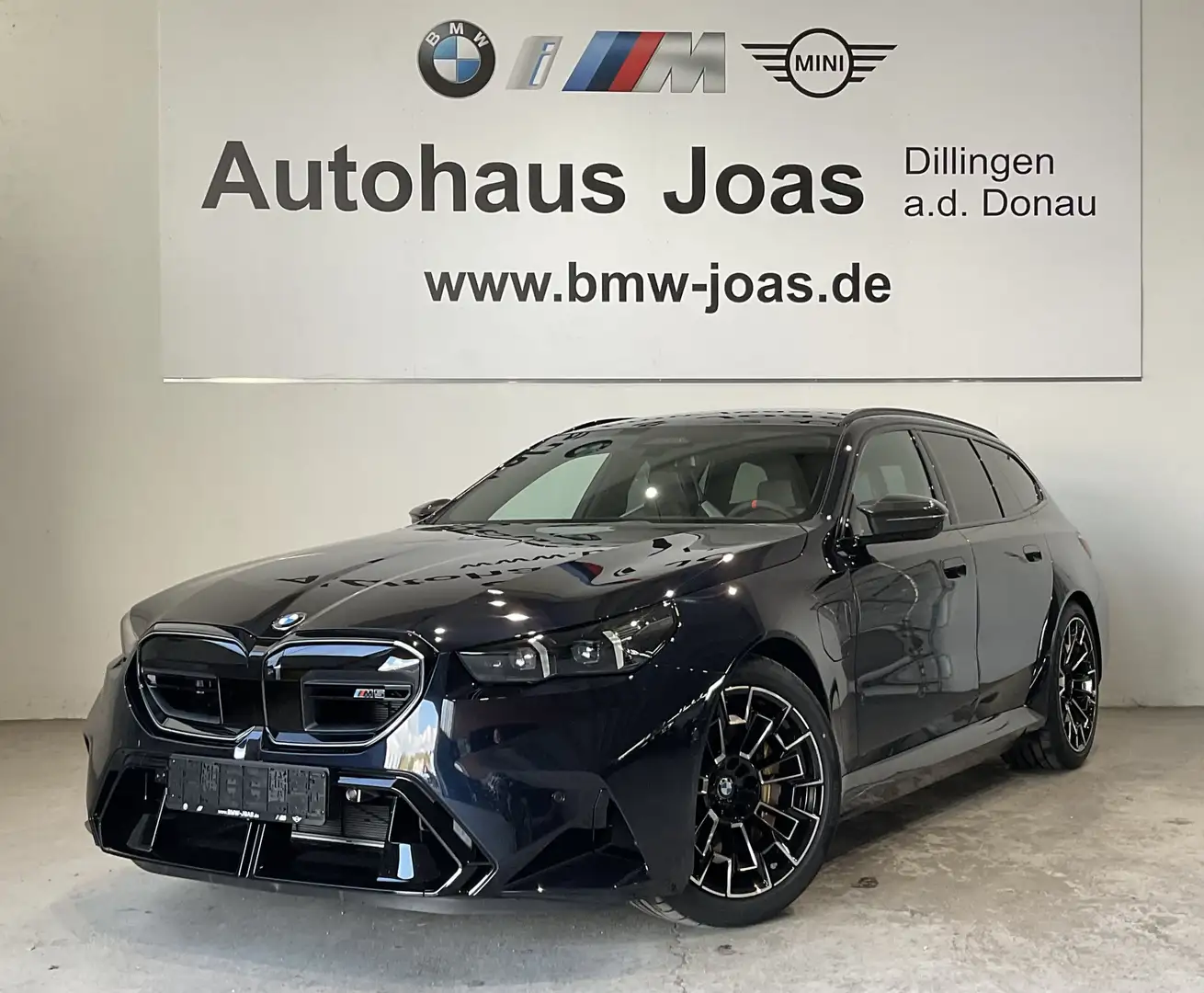 BMW M5 Touring Ultimate Package, Anhängerkupplung Schwarz - 1