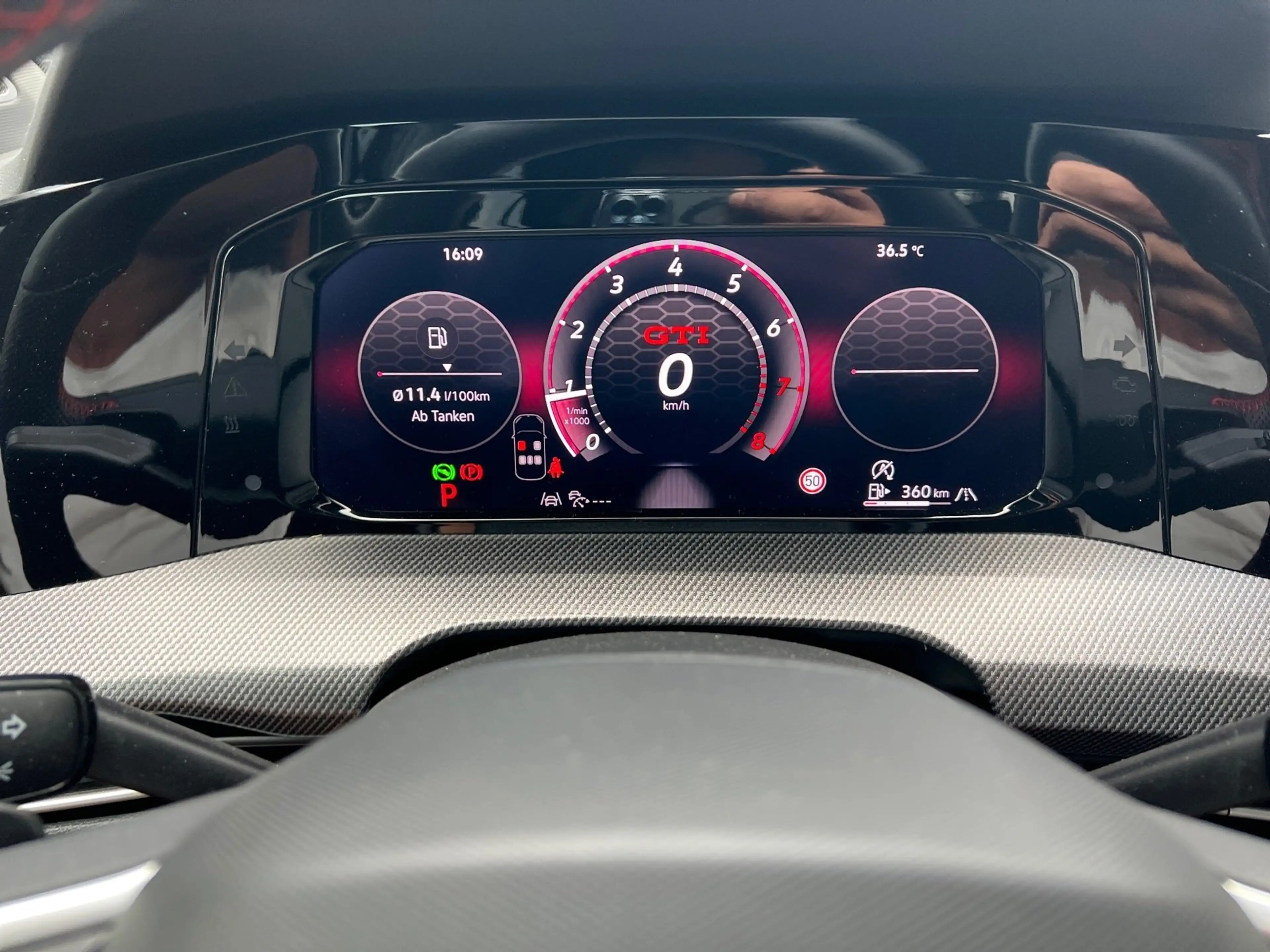 Volkswagen Golf GTI 2.0 l TSI DSG GTI LED Kamera PDC LM — photo 6