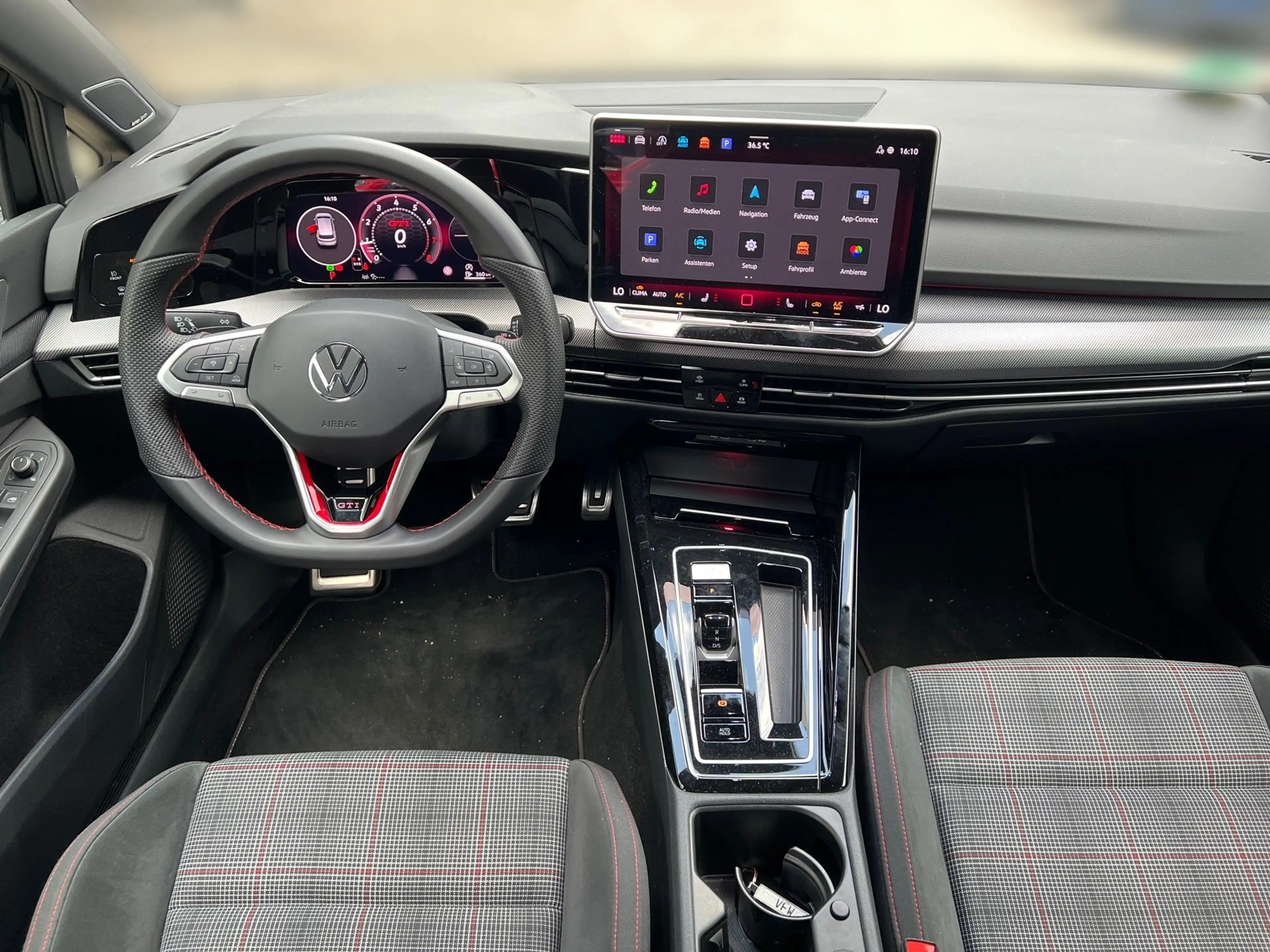 Volkswagen Golf GTI 2.0 l TSI DSG GTI LED Kamera PDC LM — photo 11
