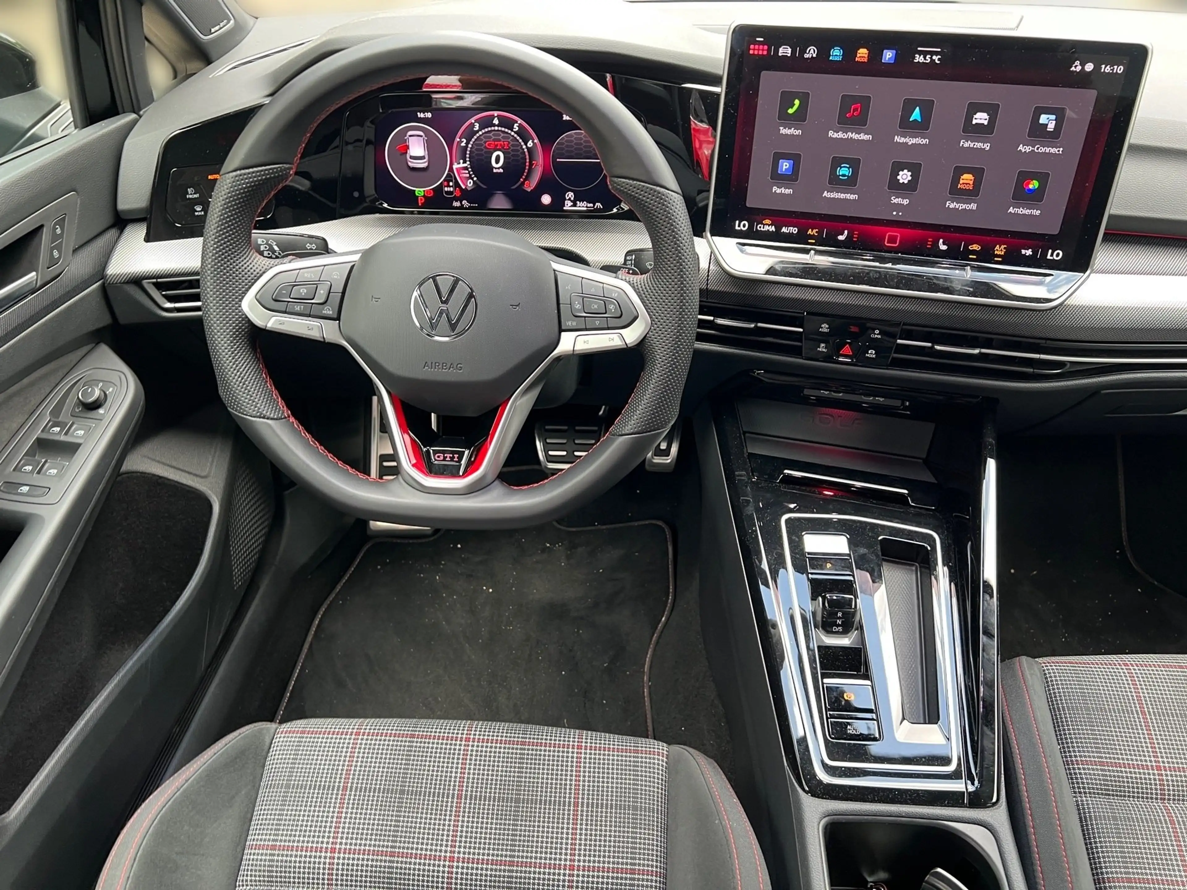 Volkswagen Golf GTI 2.0 l TSI DSG GTI LED Kamera PDC LM — photo 10