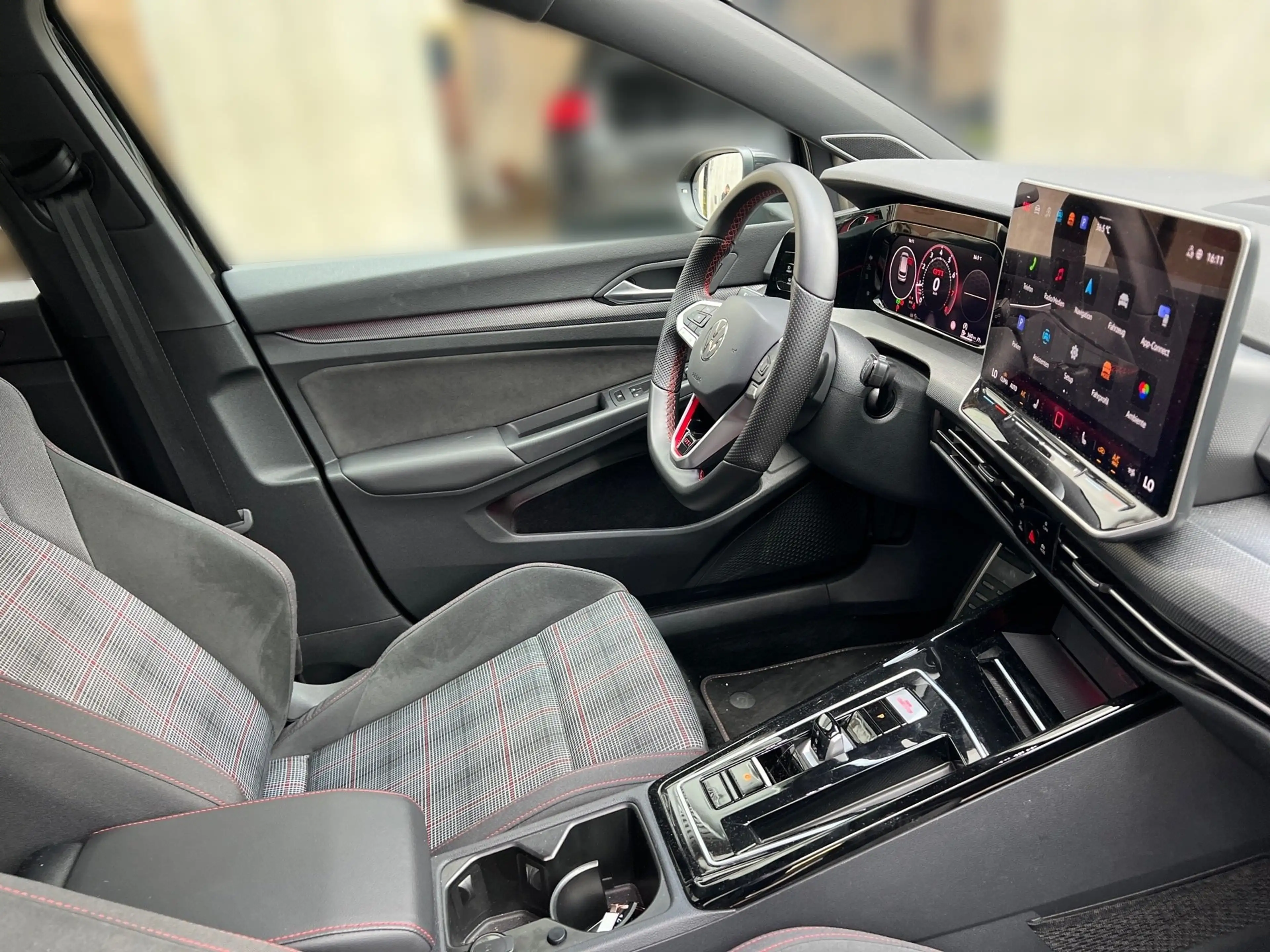 Volkswagen Golf GTI 2.0 l TSI DSG GTI LED Kamera PDC LM — photo 15