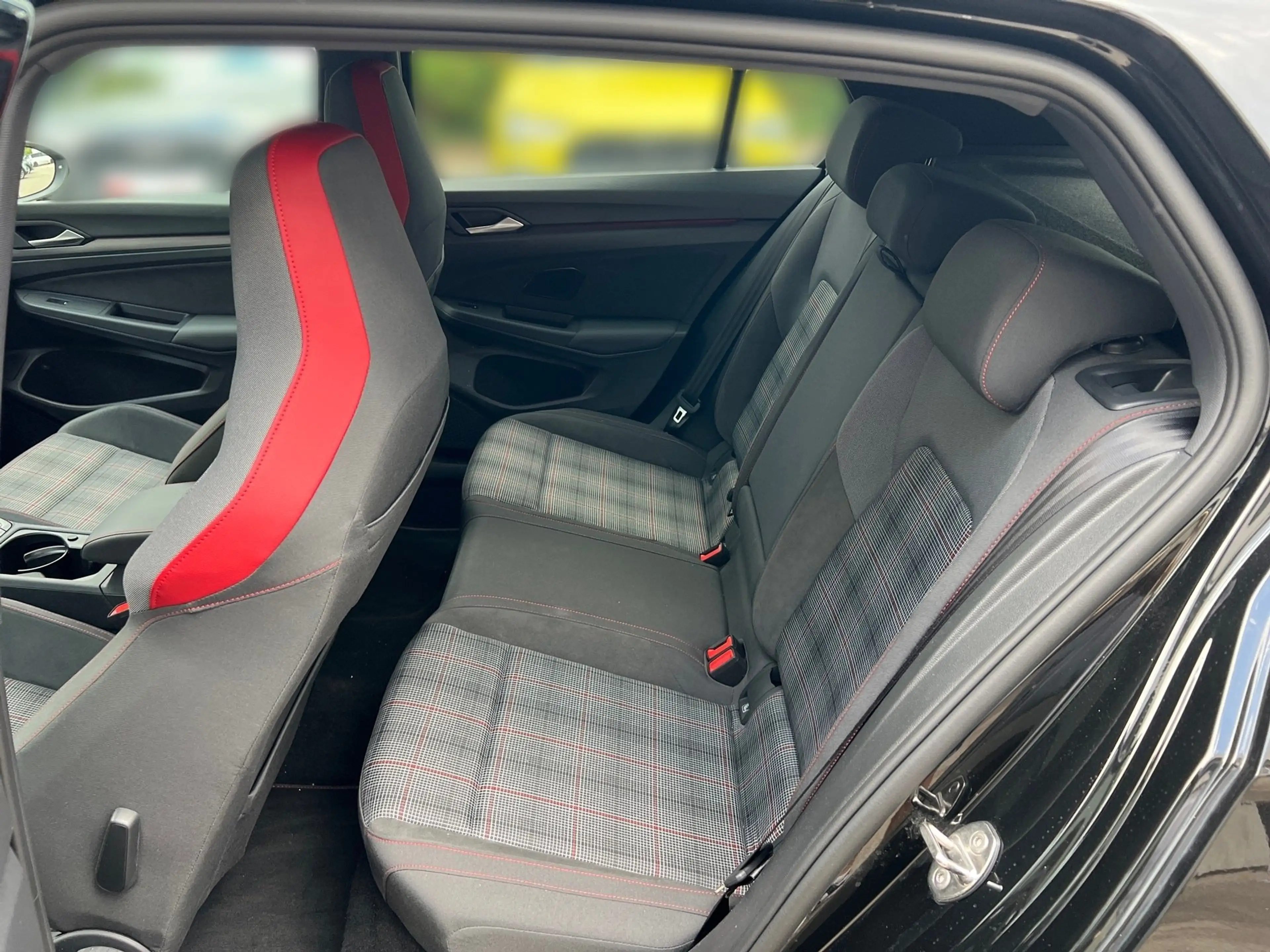 Volkswagen Golf GTI 2.0 l TSI DSG GTI LED Kamera PDC LM — photo 9