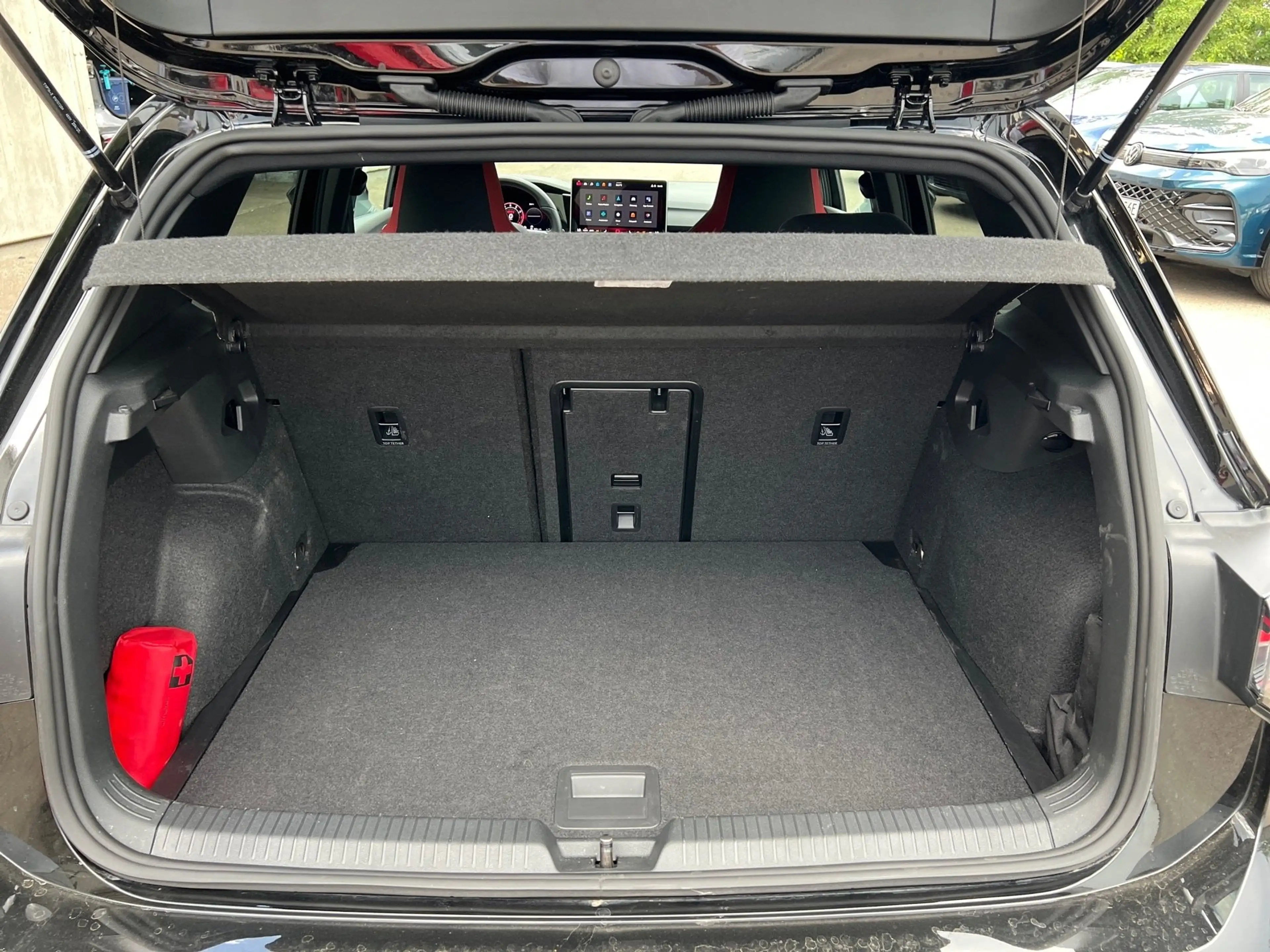 Volkswagen Golf GTI 2.0 l TSI DSG GTI LED Kamera PDC LM — photo 13