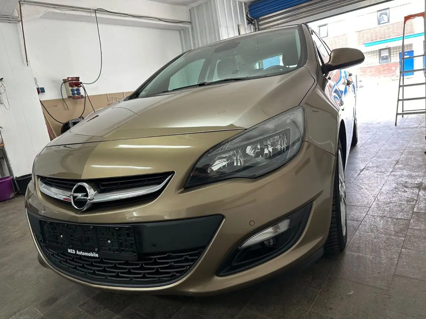 Opel Astra J Lim. 5-trg. Energy - 2