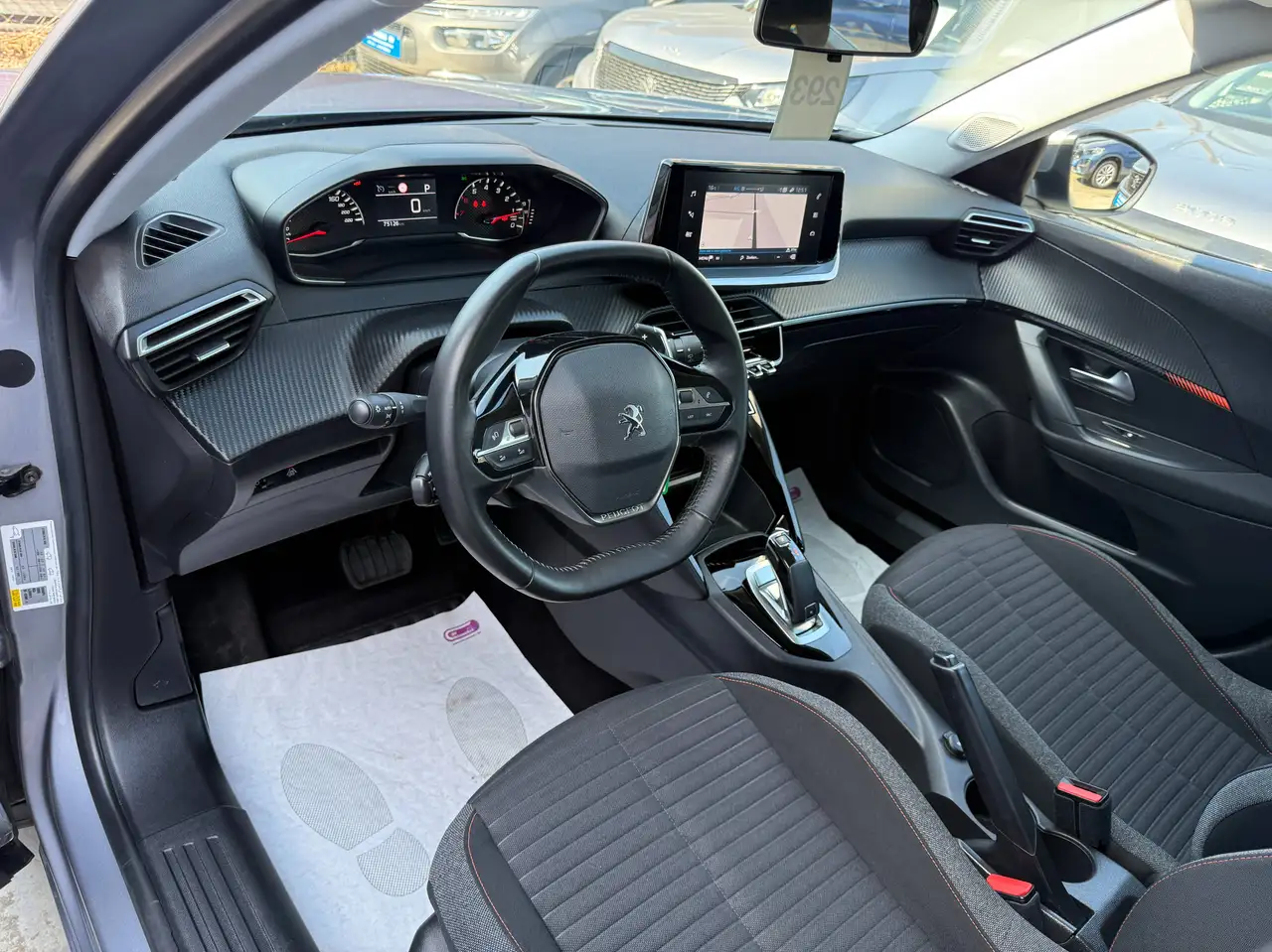 Peugeot 2008 1.2i 130PK AUTOMAAT FULL LED NAVIGATIE CARPLAY ALU, миниатюра 13