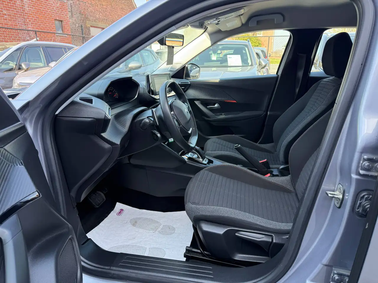 Peugeot 2008 1.2i 130PK AUTOMAAT FULL LED NAVIGATIE CARPLAY ALU, миниатюра 12