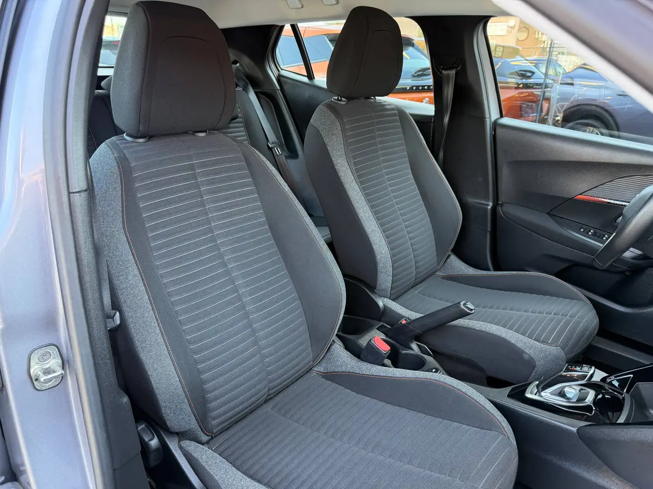 Peugeot 2008 1.2i 130PK AUTOMAAT FULL LED NAVIGATIE CARPLAY ALU, миниатюра 29