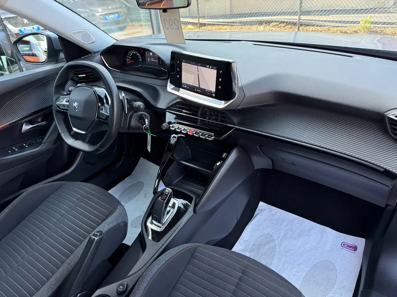Peugeot 2008 1.2i 130PK AUTOMAAT FULL LED NAVIGATIE CARPLAY ALU, миниатюра 28