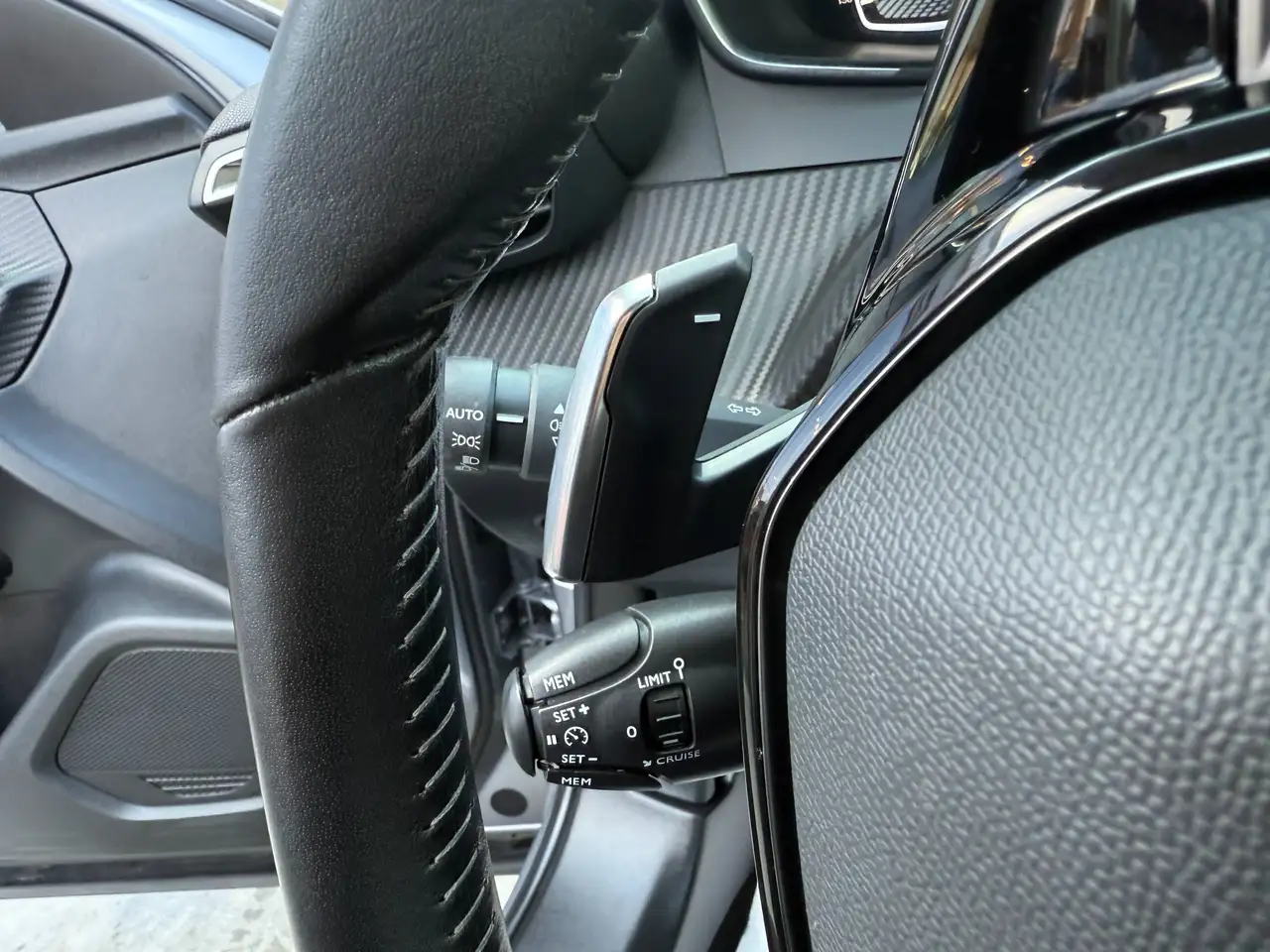Peugeot 2008 1.2i 130PK AUTOMAAT FULL LED NAVIGATIE CARPLAY ALU, миниатюра 18