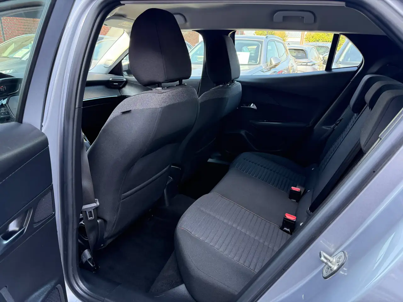 Peugeot 2008 1.2i 130PK AUTOMAAT FULL LED NAVIGATIE CARPLAY ALU, миниатюра 14