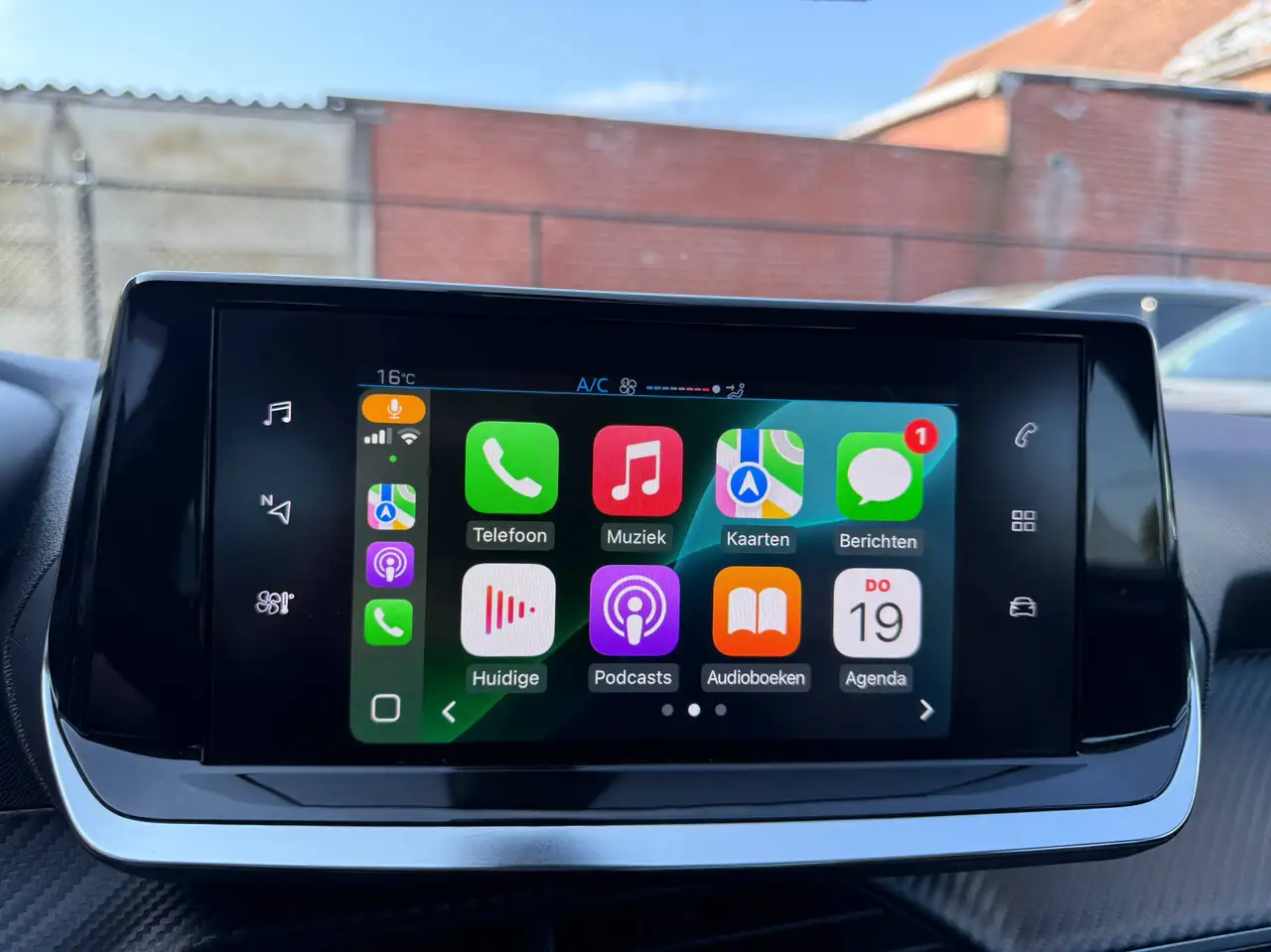 Peugeot 2008 1.2i 130PK AUTOMAAT FULL LED NAVIGATIE CARPLAY ALU, миниатюра 25