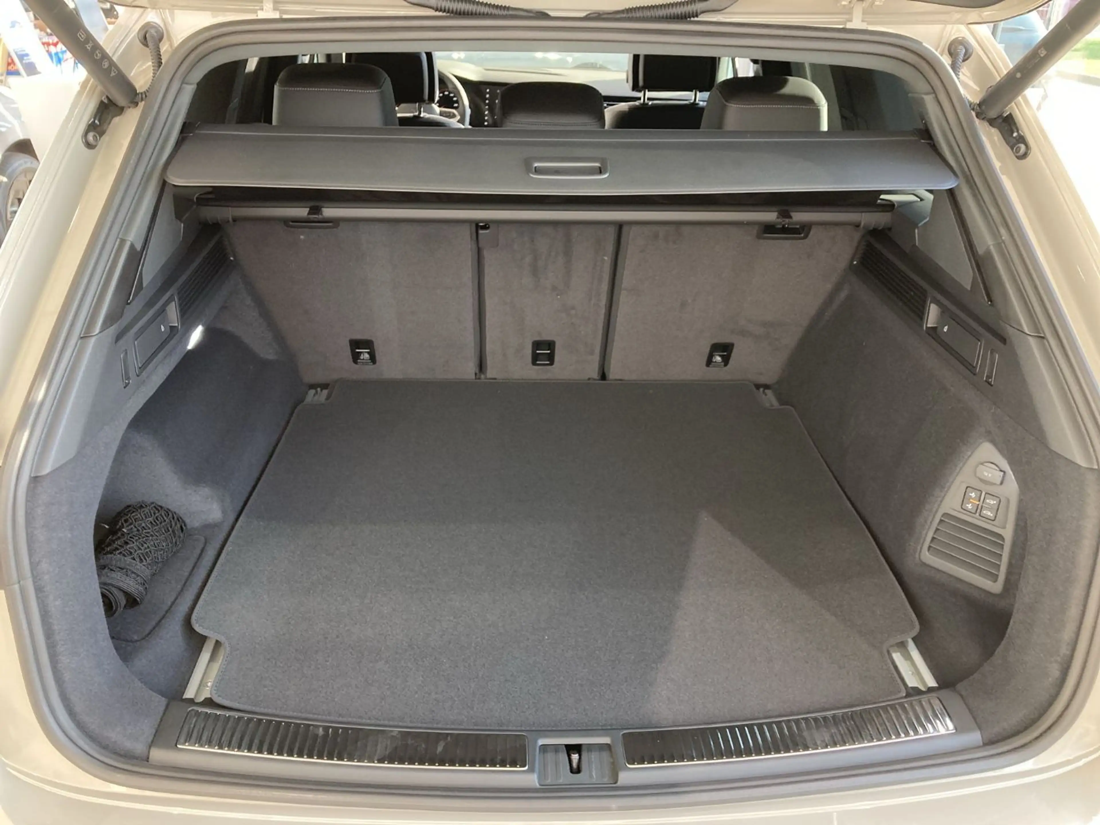 Volkswagen Touareg 3.0TDI 4MOTION R-Line FINAL EDITION — photo 6