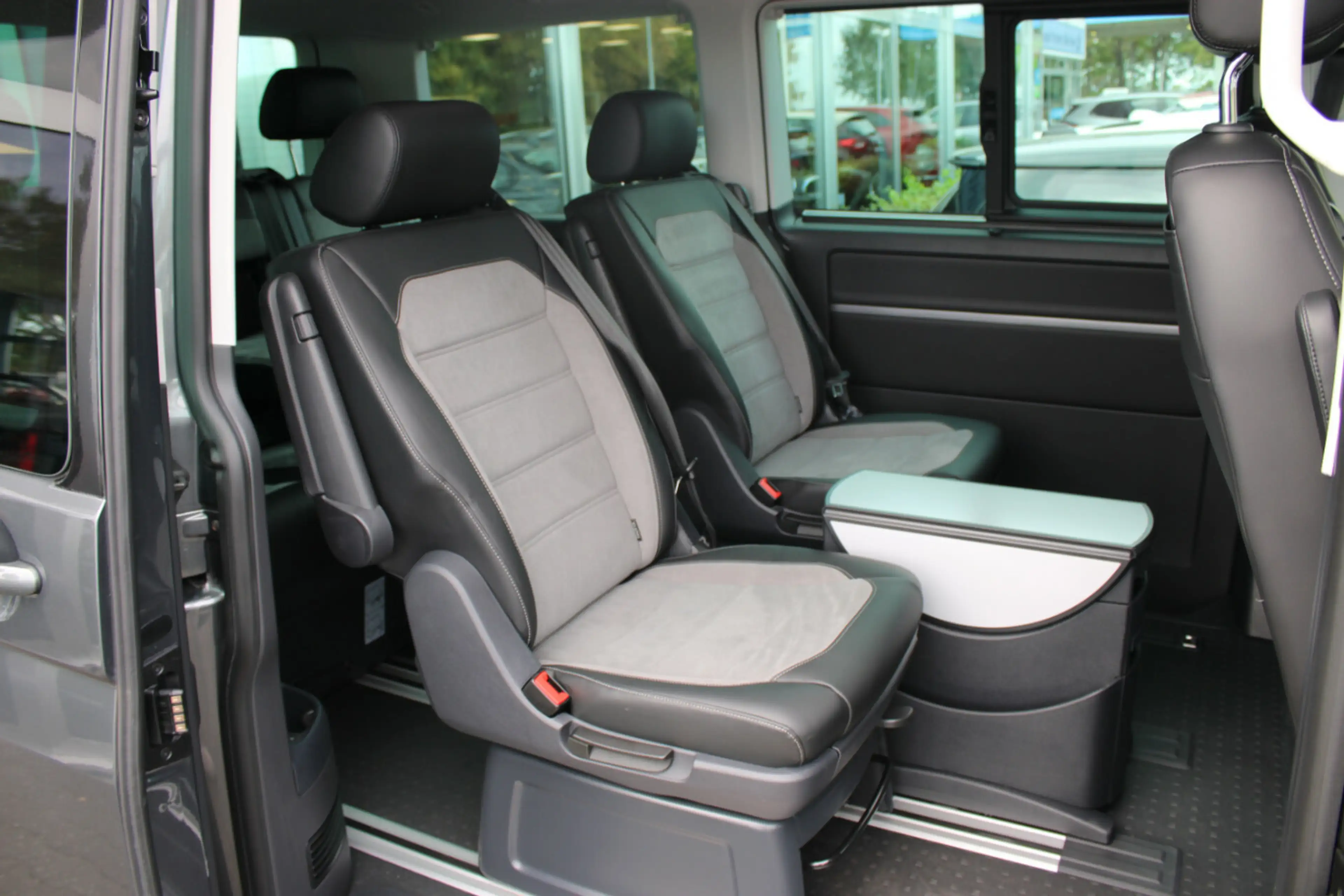Volkswagen T6.1 Multivan DSG Kurz 4Motion Highline — photo 12