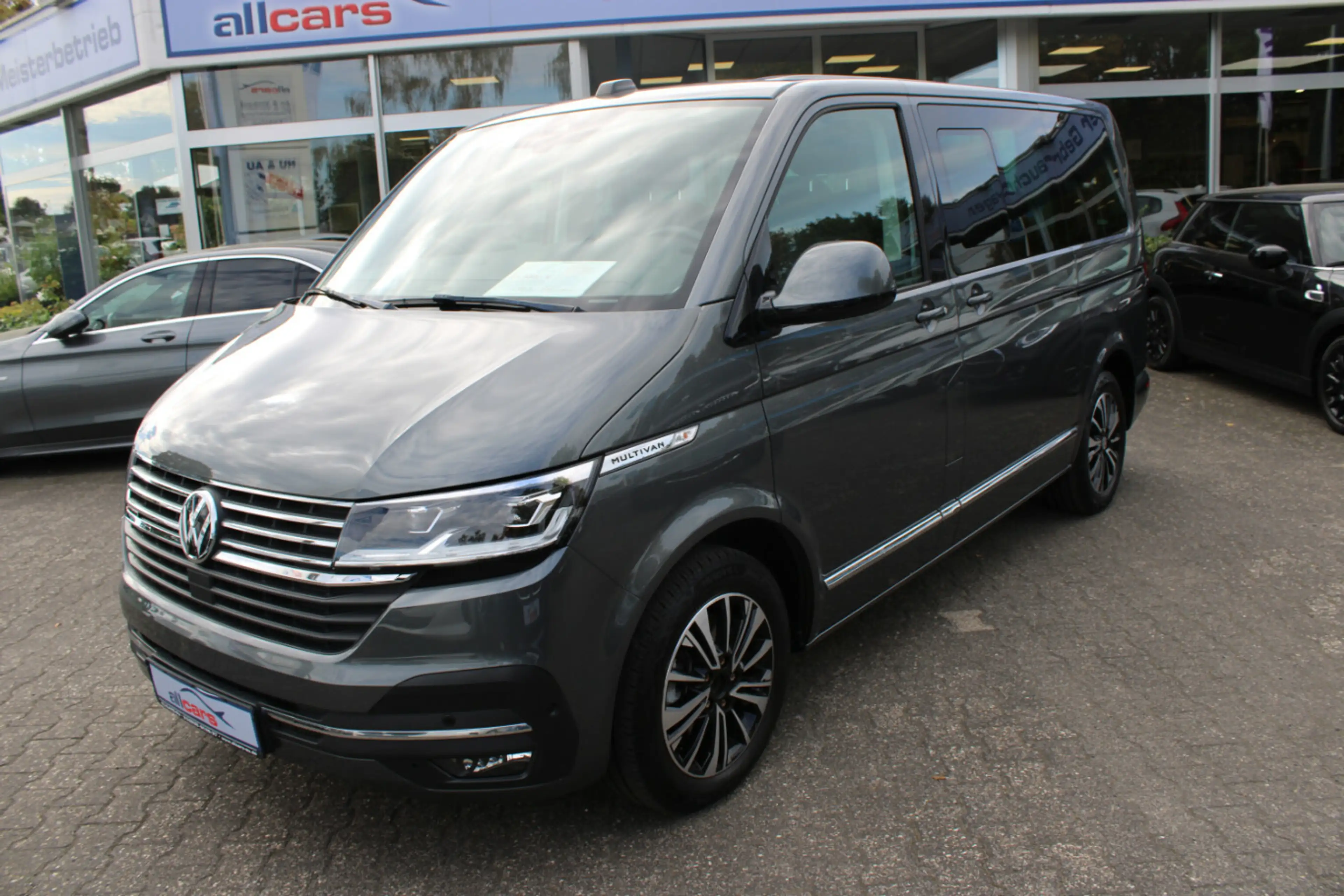 Volkswagen T6.1 Multivan DSG Kurz 4Motion Highline — photo 3
