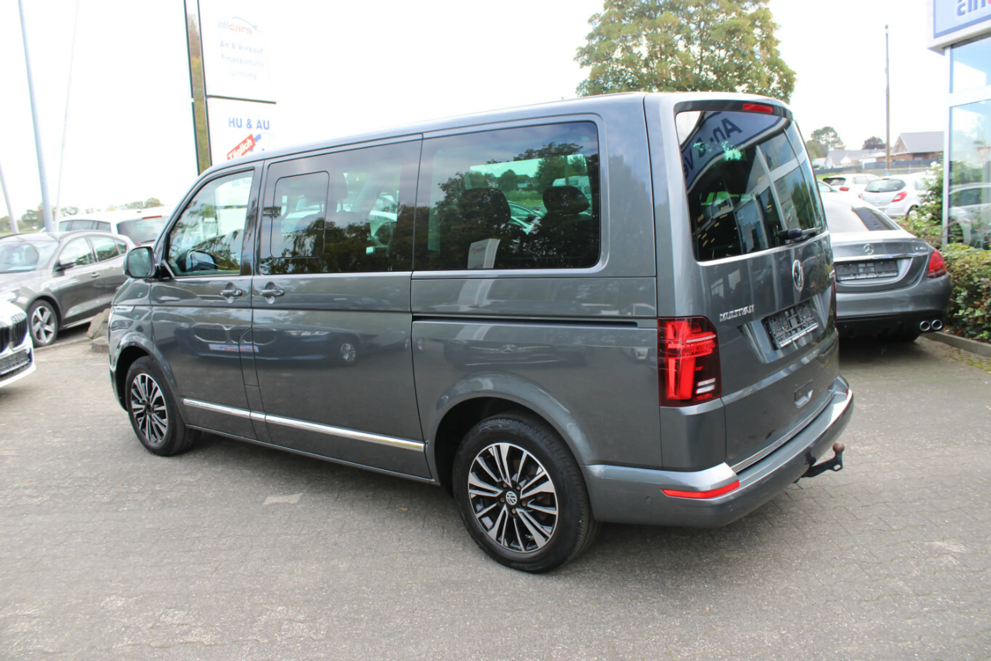 Volkswagen T6.1 Multivan DSG Kurz 4Motion Highline — photo 4
