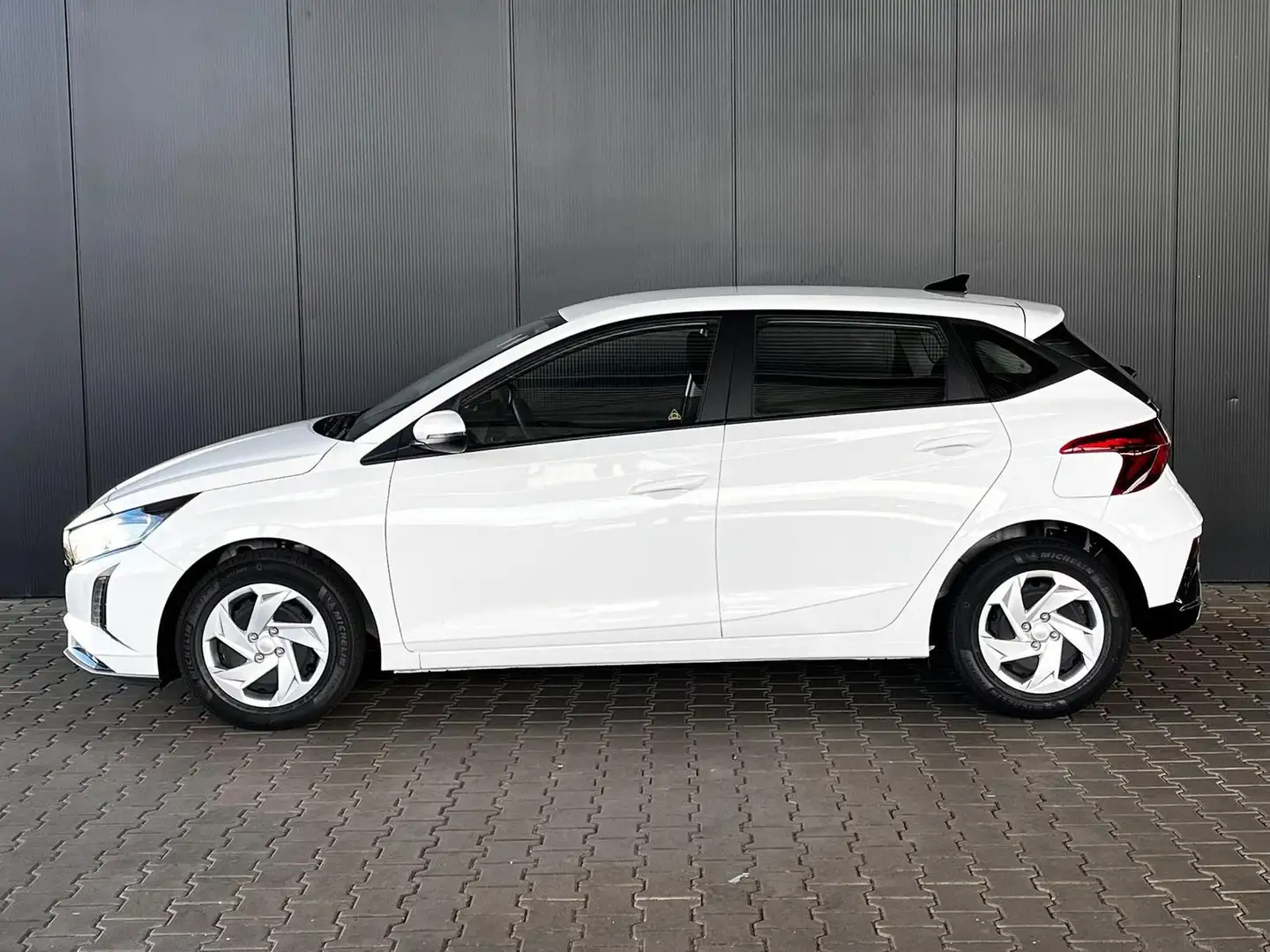 Hyundai i20 Trend 1.0 T-GDi 90PS 6MT / Navi Tempomat PDC H.... Weiß - 2