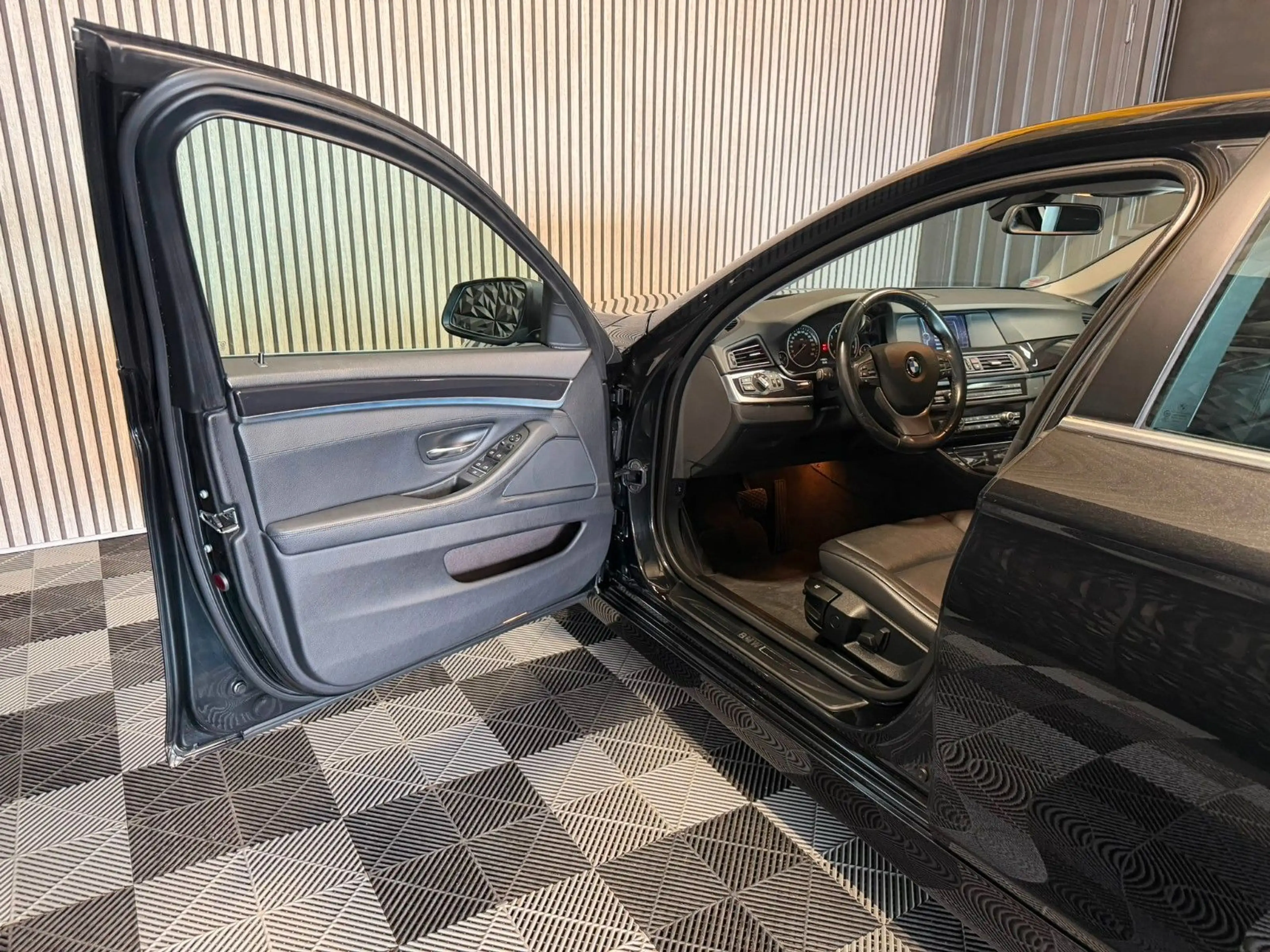BMW 523 i Automatik Limousine Nur 70000KM — photo 4