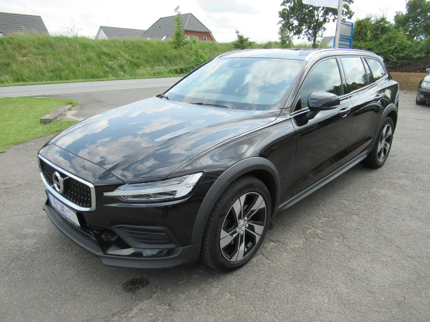 Volvo V60 Cross Country D4 AWD Doppelbereifung auf Alu Black - 1