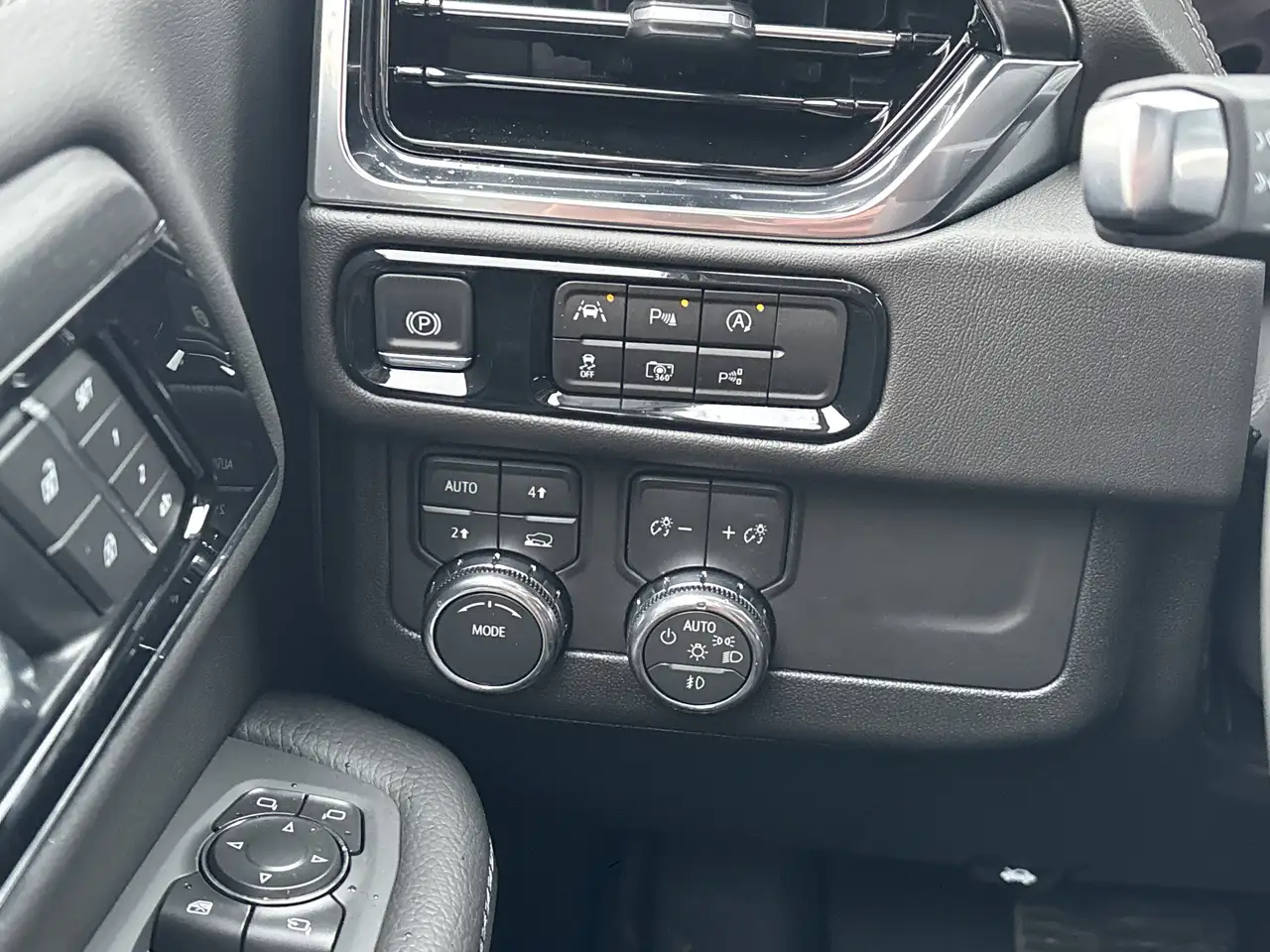 GMC Yukon снимка GMC Yukon
