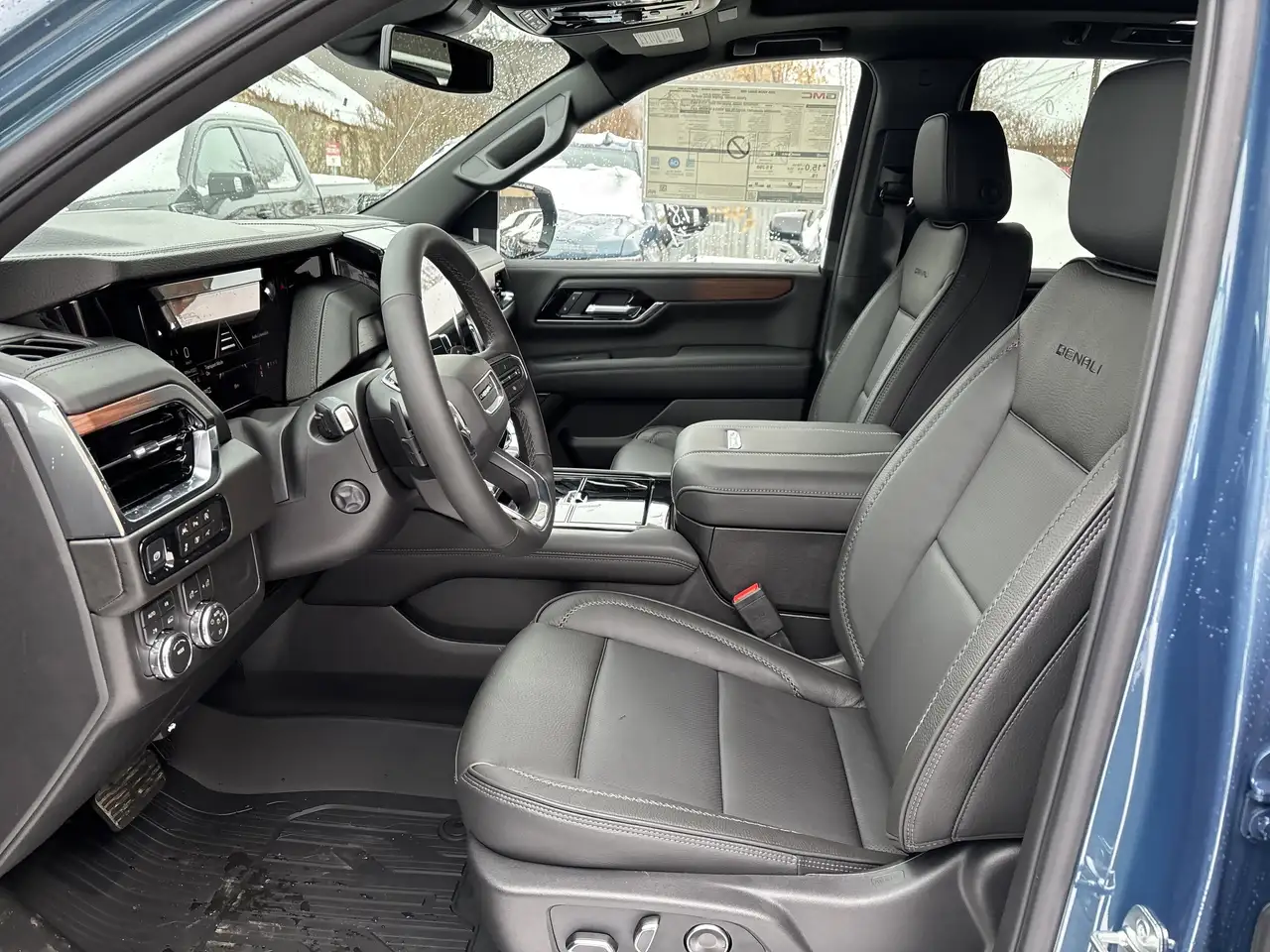 GMC Yukon снимка GMC Yukon