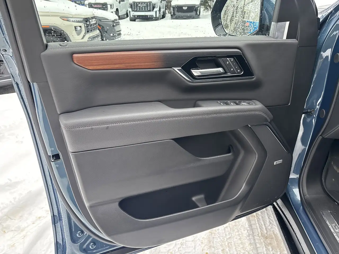 GMC Yukon снимка GMC Yukon