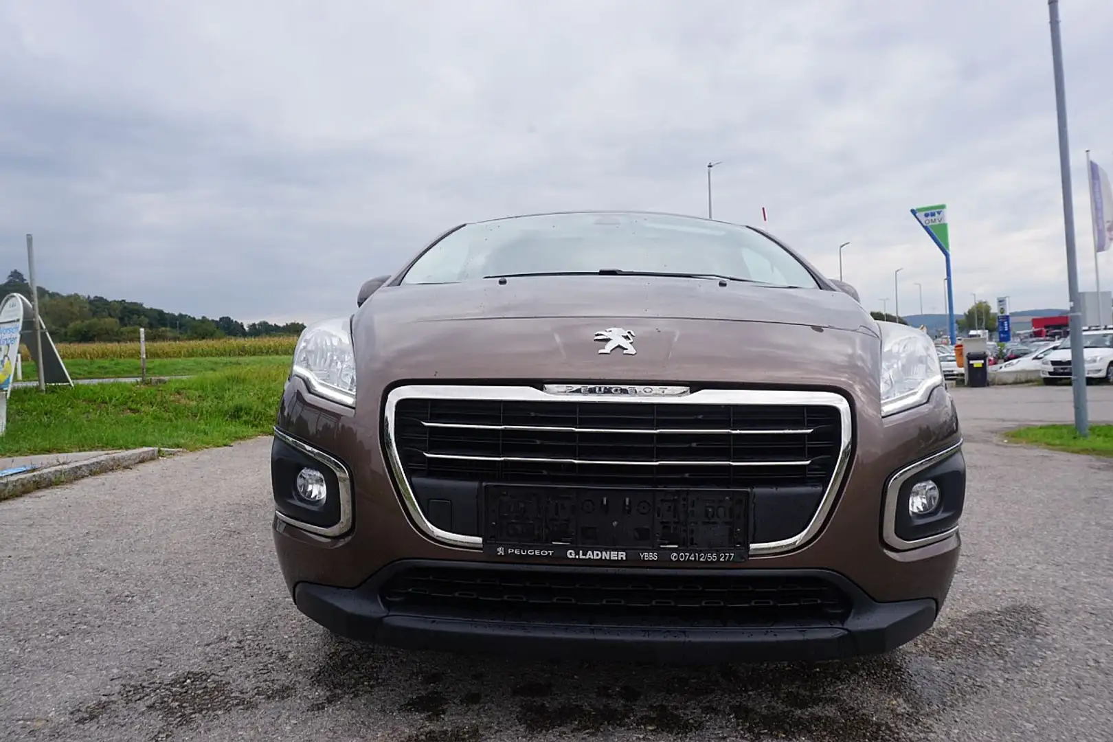 Peugeot 3008 1,6 BlueHDi 120 S&S EAT6 Business Line Braun - 1