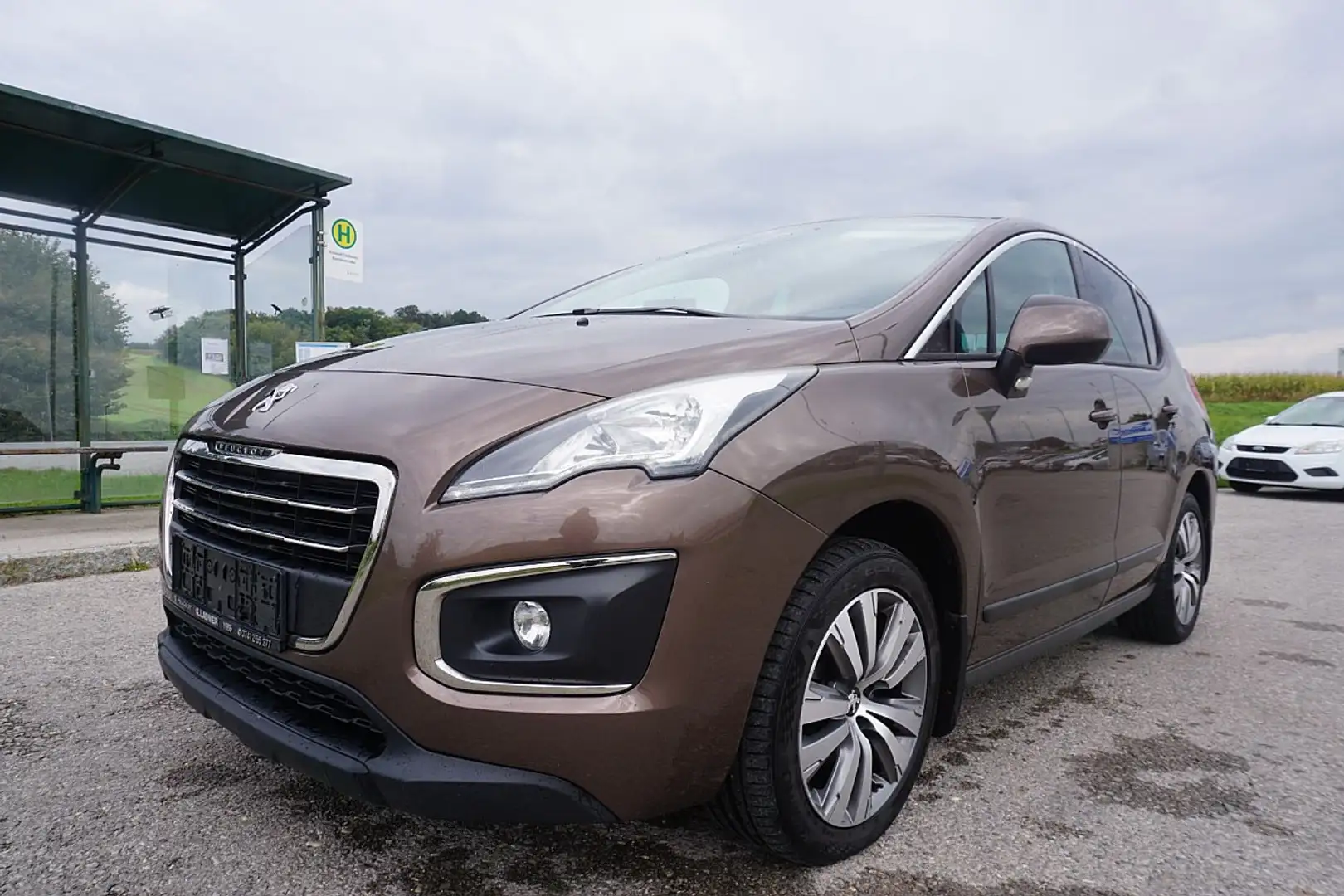 Peugeot 3008 1,6 BlueHDi 120 S&S EAT6 Business Line Braun - 2