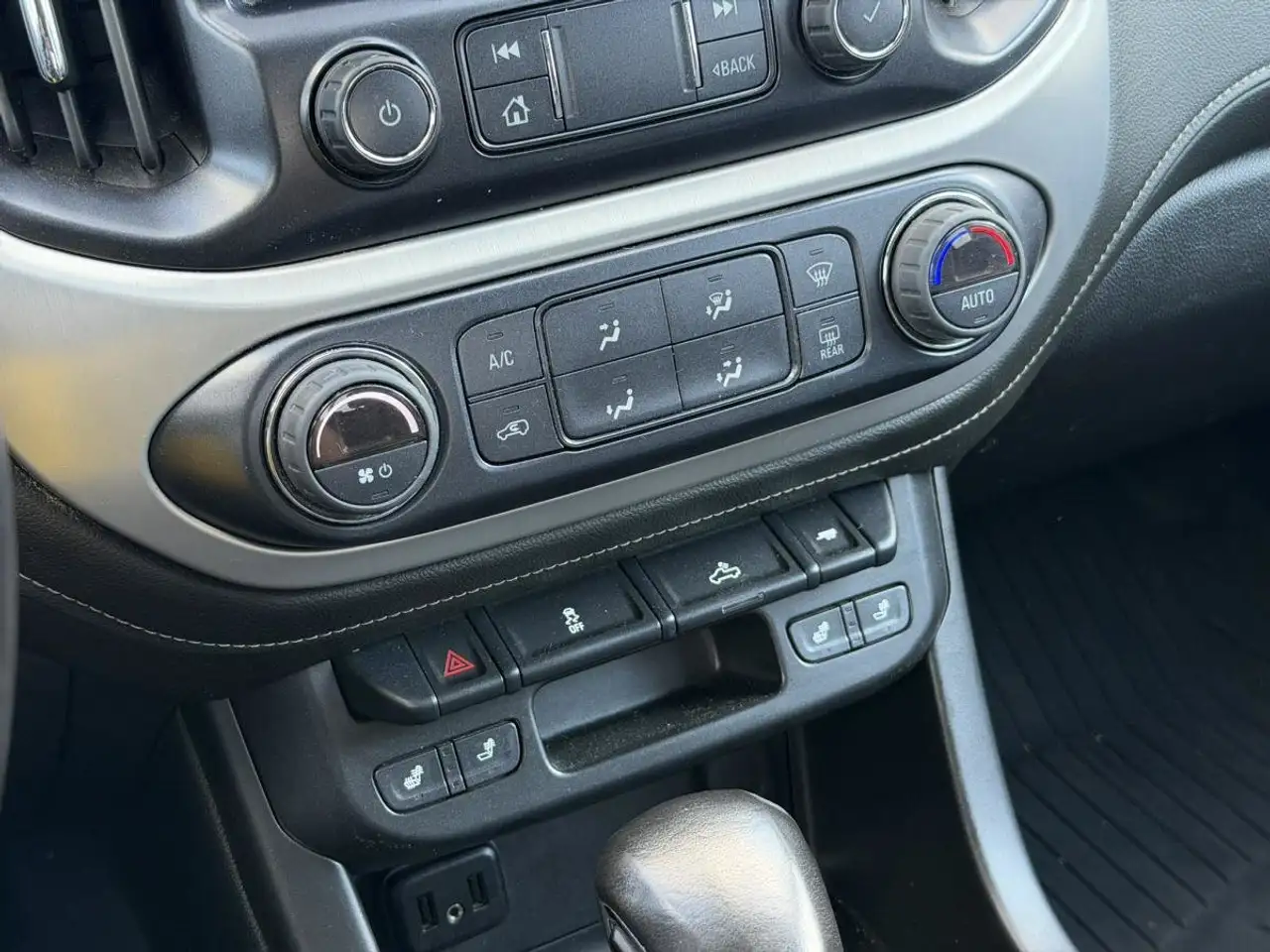 GMC Canyon photo GMC Canyon