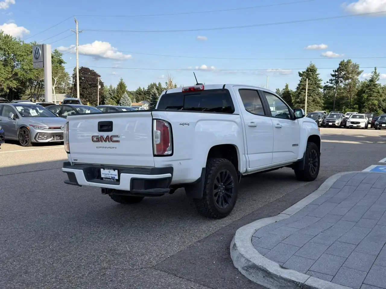 GMC Canyon photo GMC Canyon