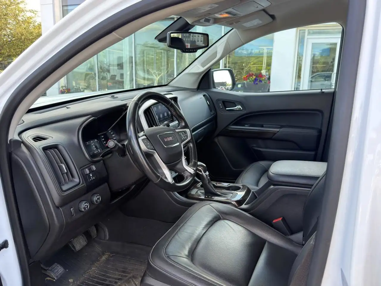 GMC Canyon photo GMC Canyon