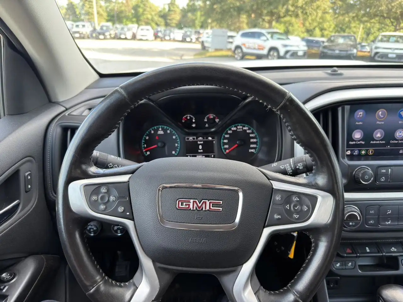 GMC Canyon photo GMC Canyon
