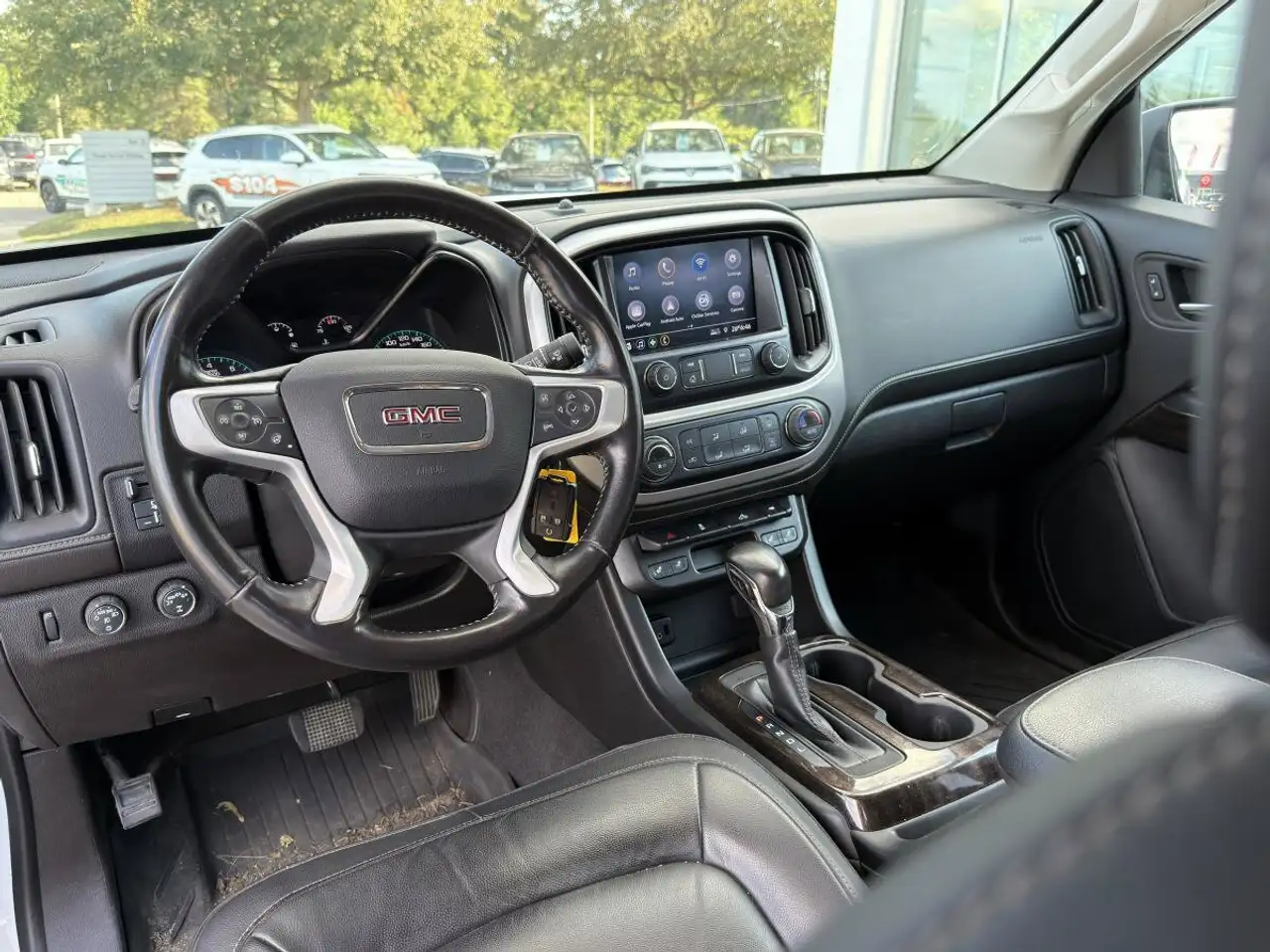GMC Canyon photo GMC Canyon