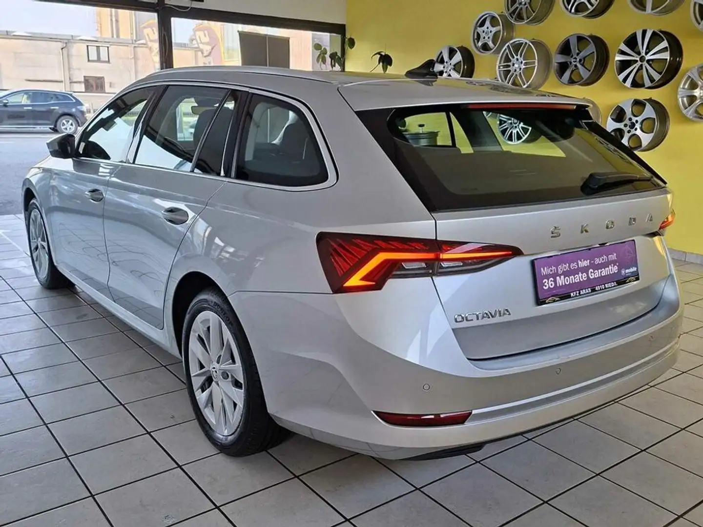 Skoda Octavia Style 2,0 TDI 1.BESITZ, RFK, AHK, PDC,NAVI Silber - 2