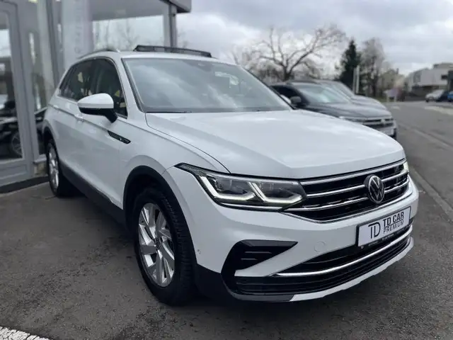 Volkswagen Tiguan view 3