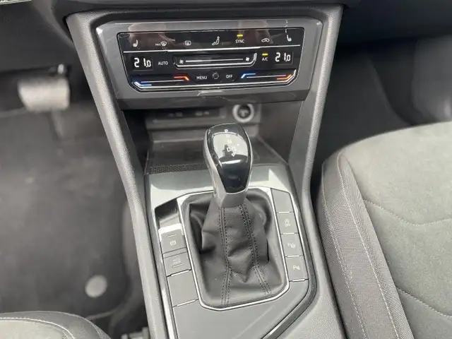 Volkswagen Tiguan view 12