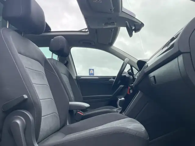 Volkswagen Tiguan view 4